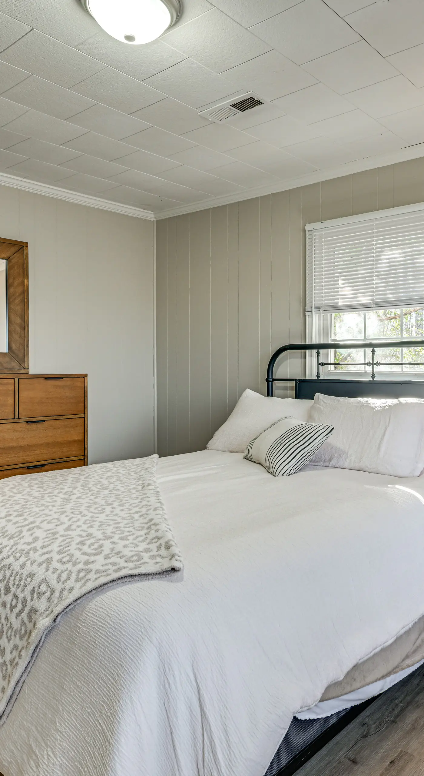 2 Mi to Uptown Lexington: Pet-Friendly Getaway!