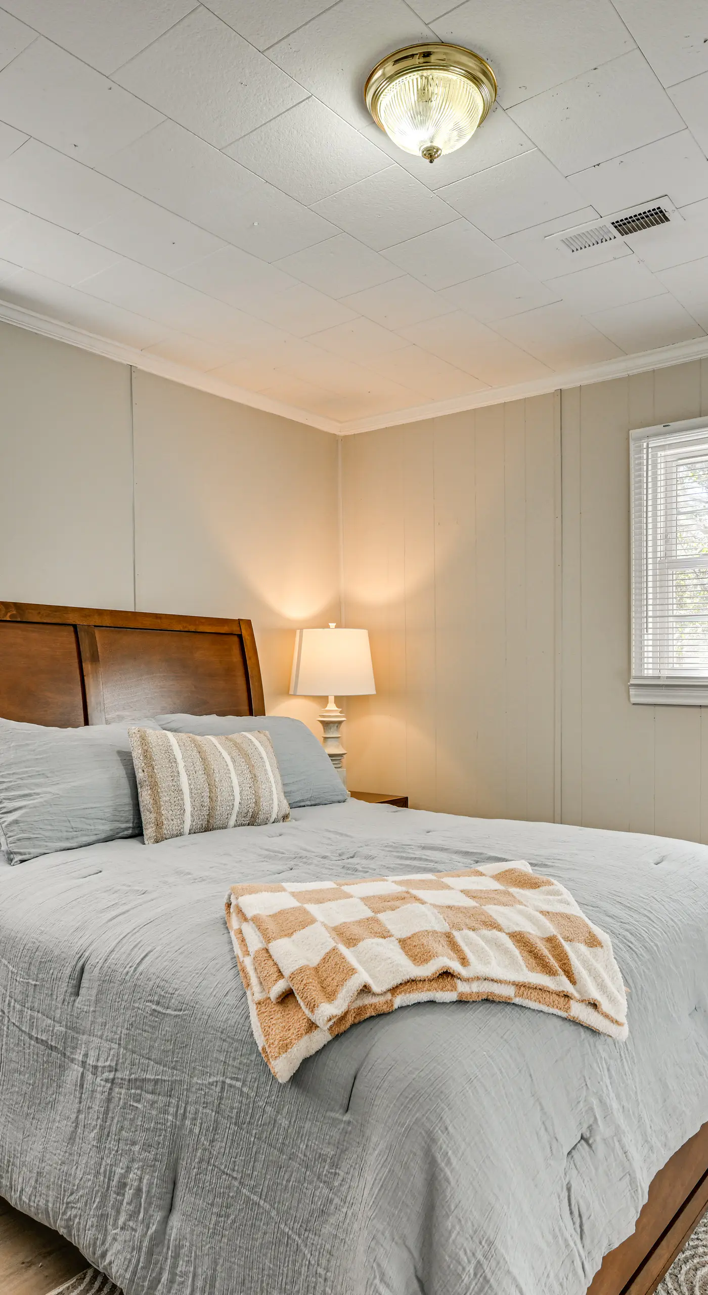 2 Mi to Uptown Lexington: Pet-Friendly Getaway!