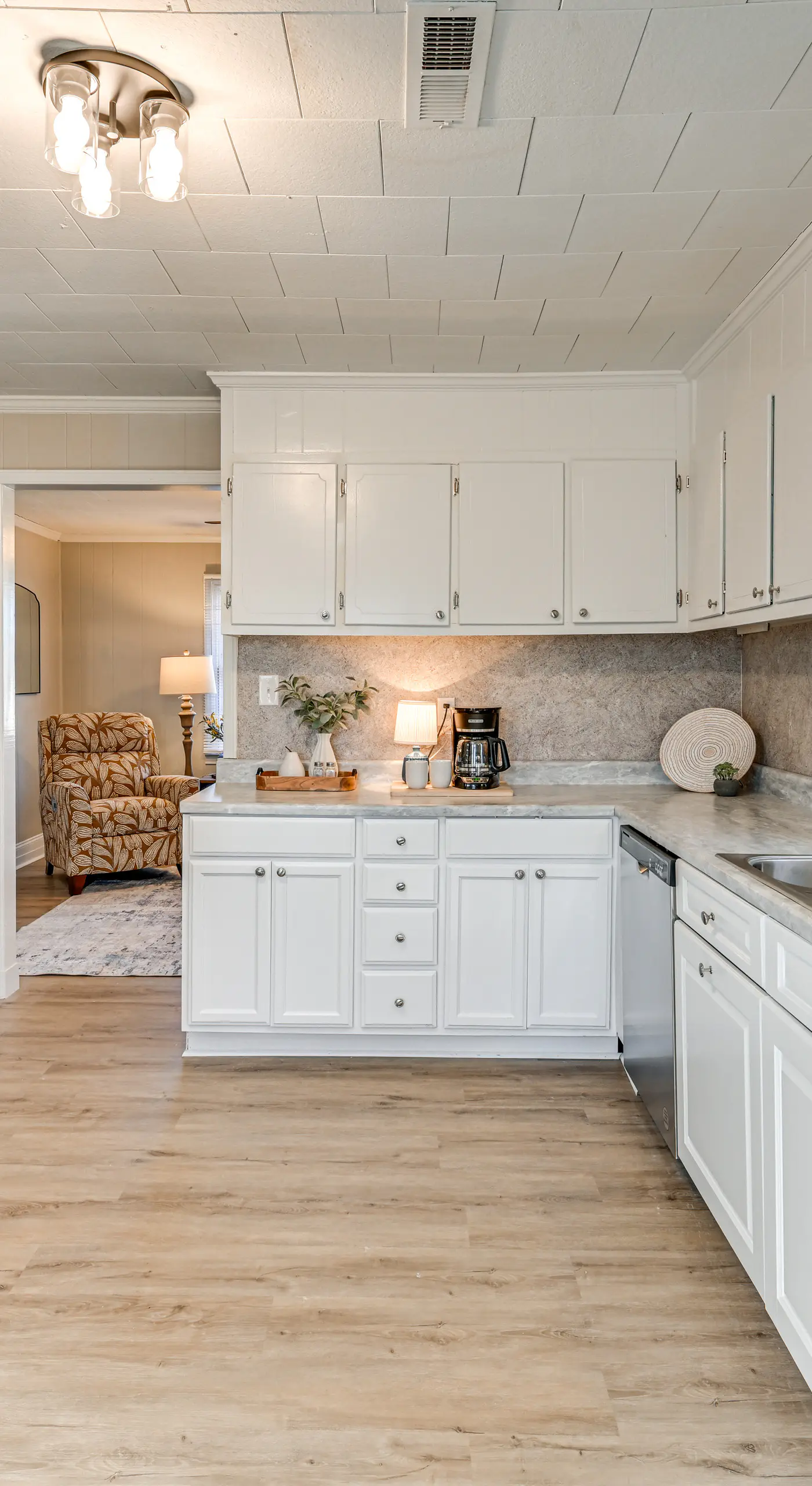 2 Mi to Uptown Lexington: Pet-Friendly Getaway!