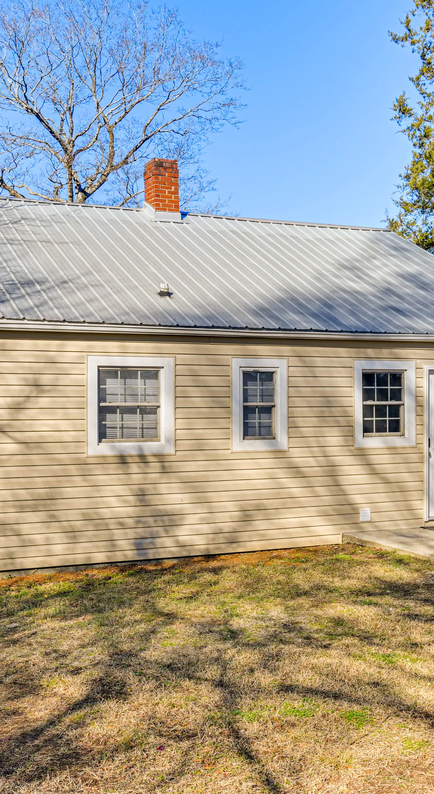 2 Mi to Uptown Lexington: Pet-Friendly Getaway!
