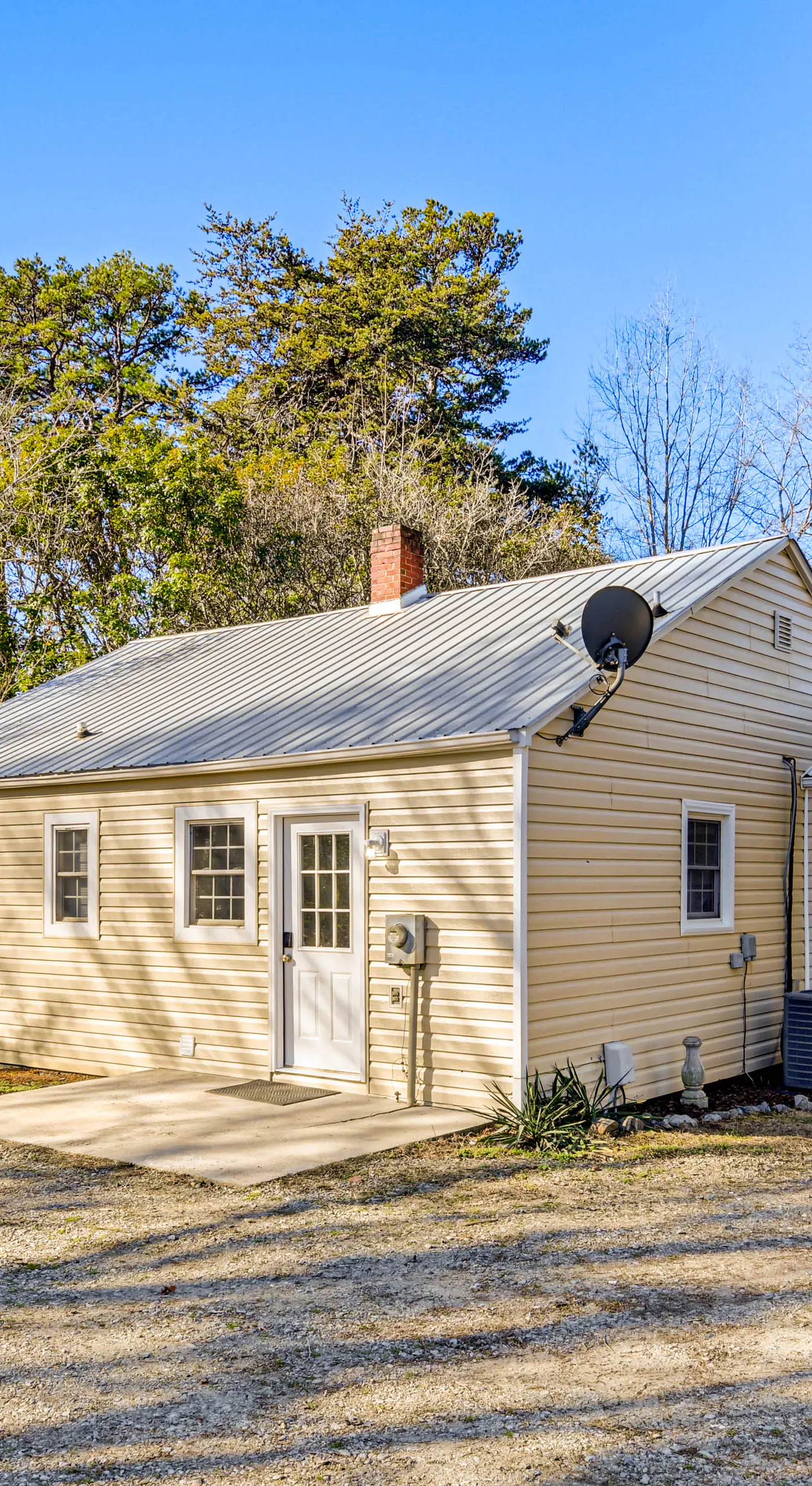 2 Mi to Uptown Lexington: Pet-Friendly Getaway!