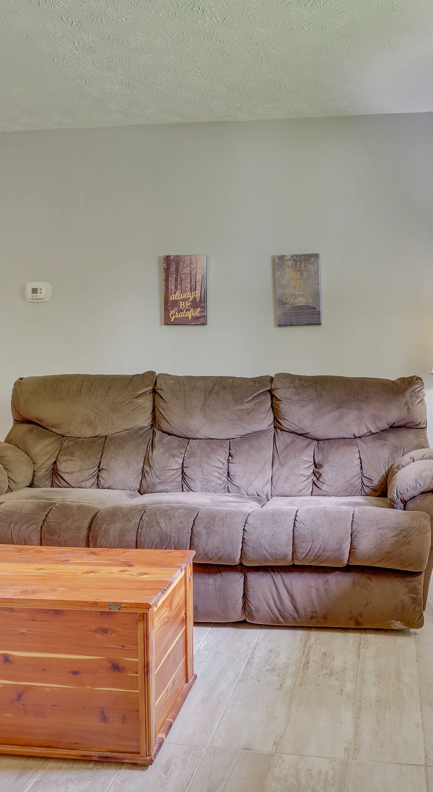 Cozy Youngstown Apartment w/ Central A/C + Heating