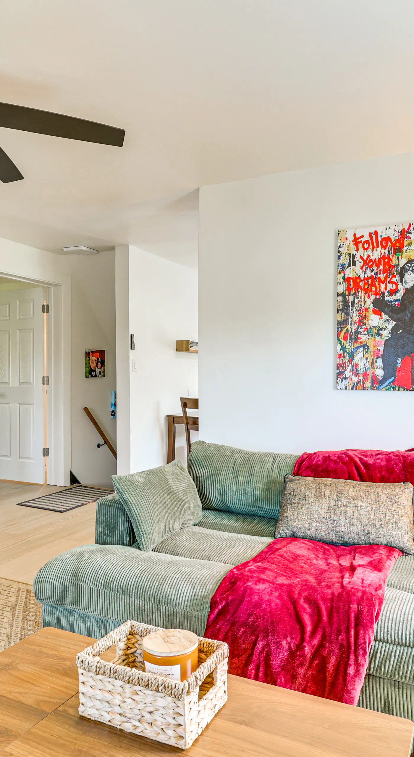 3 Mi to Downtown Youngstown: Apt w/ Deck!