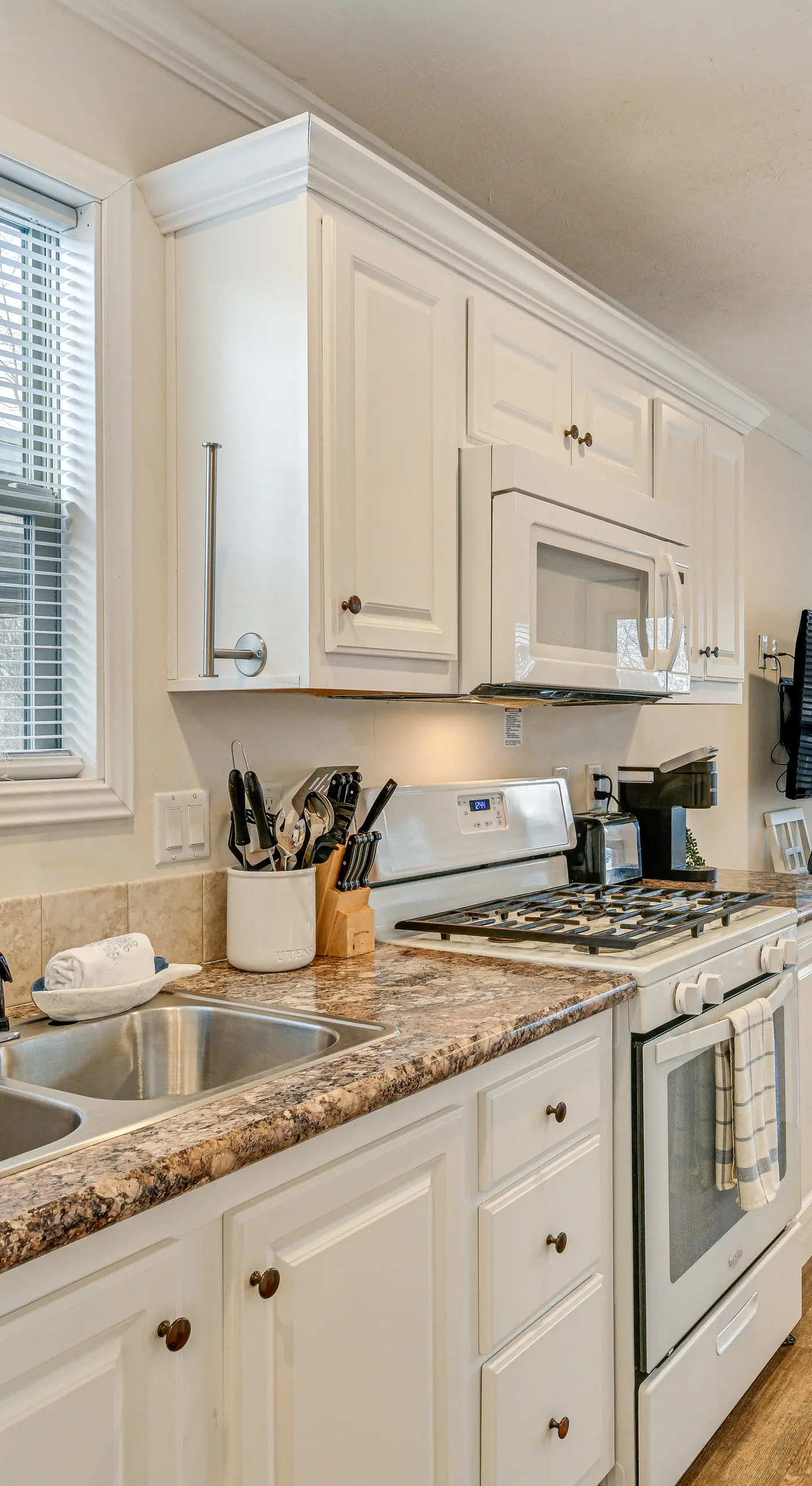< 1 Mi to Lake Norman Marina: Home w/ Pool Access