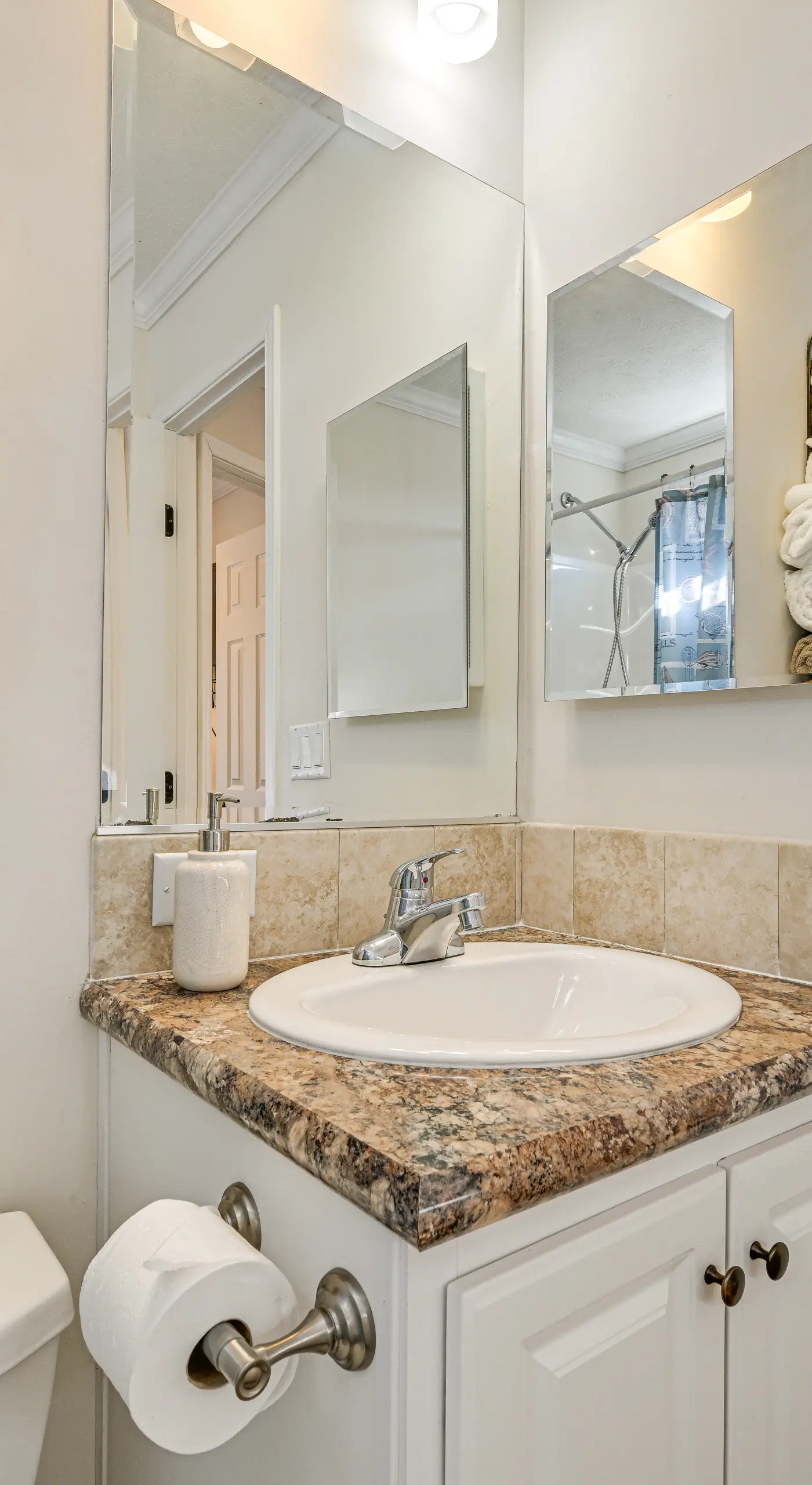 < 1 Mi to Lake Norman Marina: Home w/ Pool Access
