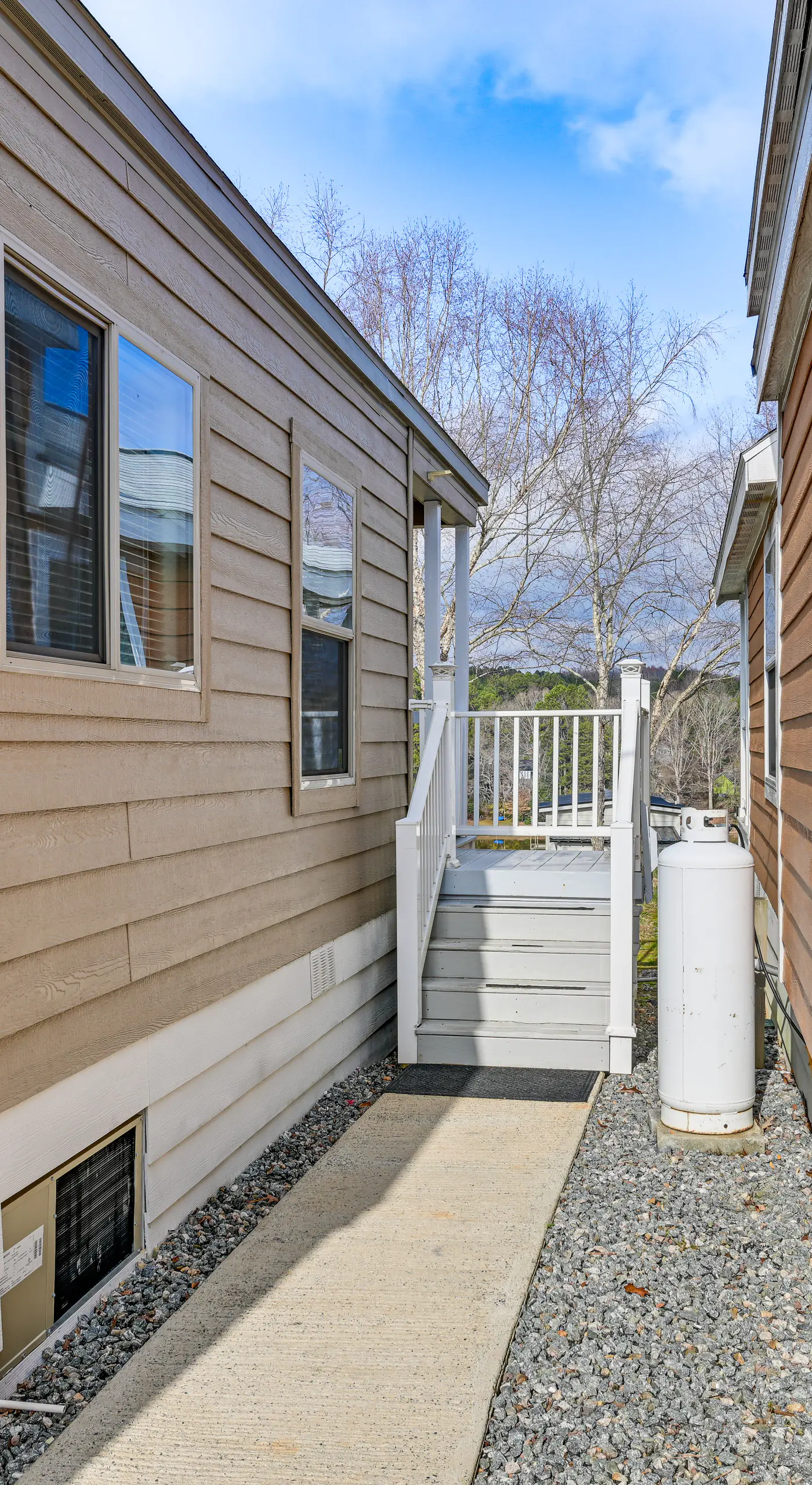 < 1 Mi to Lake Norman Marina: Home w/ Pool Access