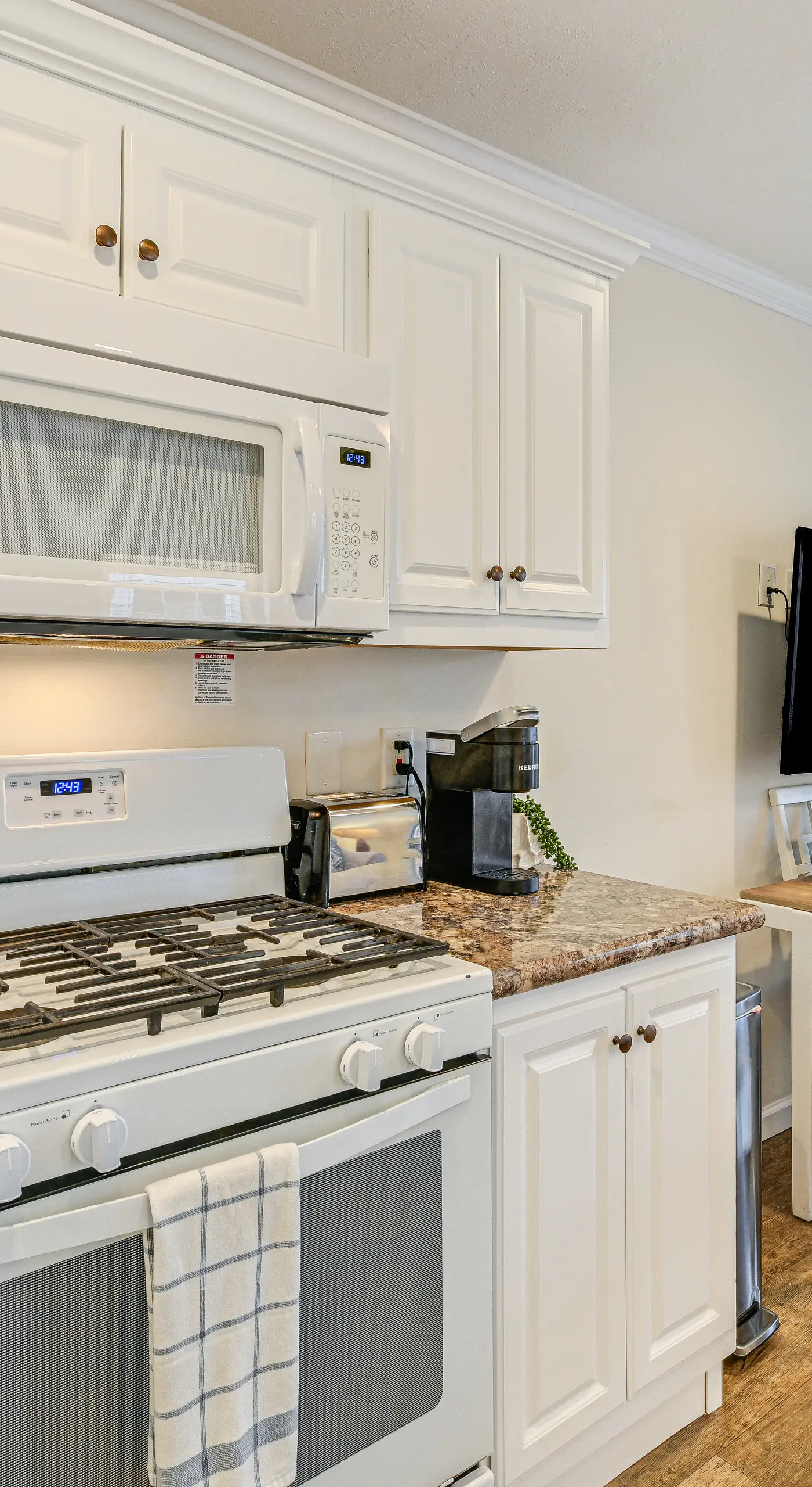 < 1 Mi to Lake Norman Marina: Home w/ Pool Access