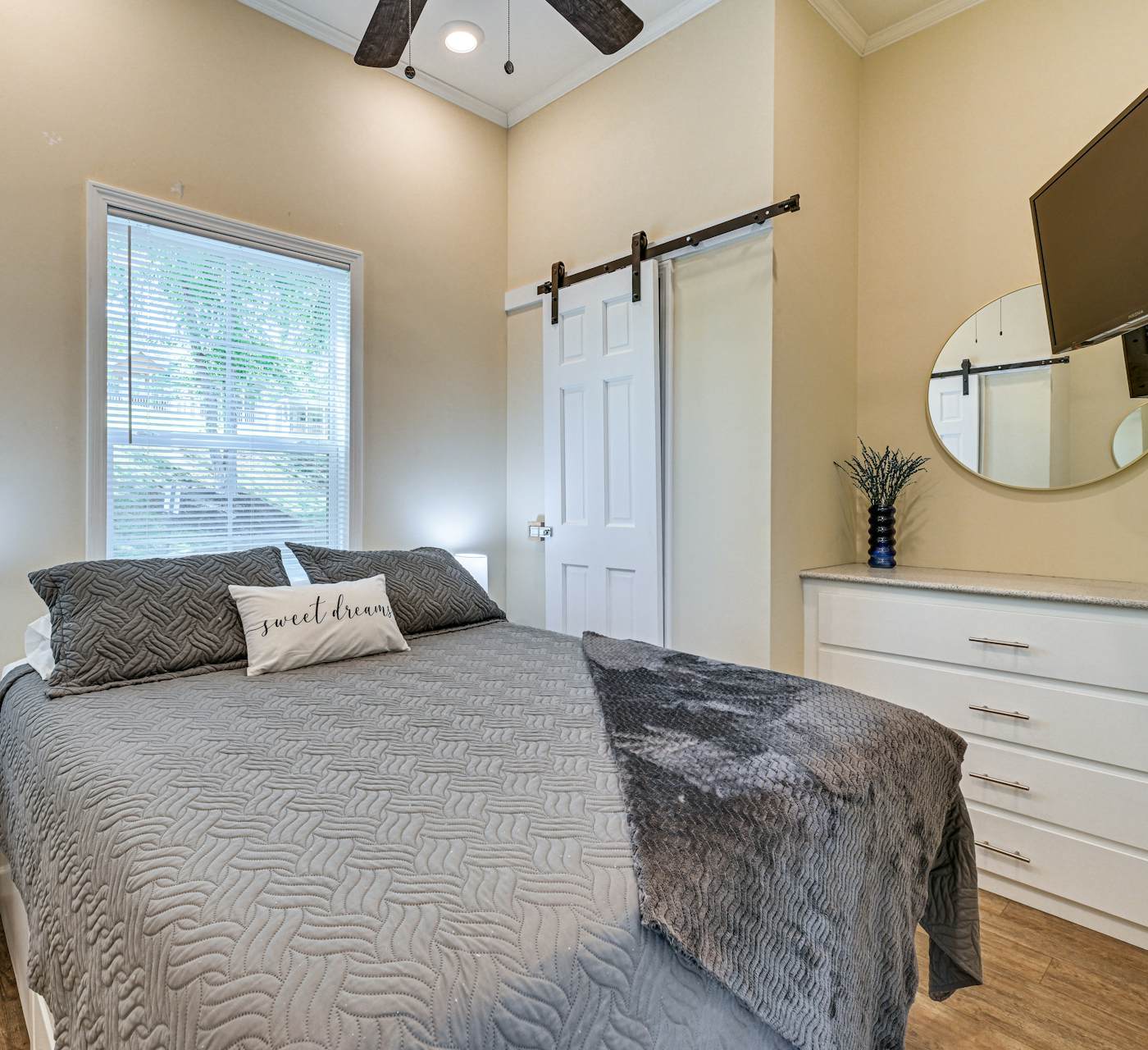 Lake View Tiny Home w/ Pool Access