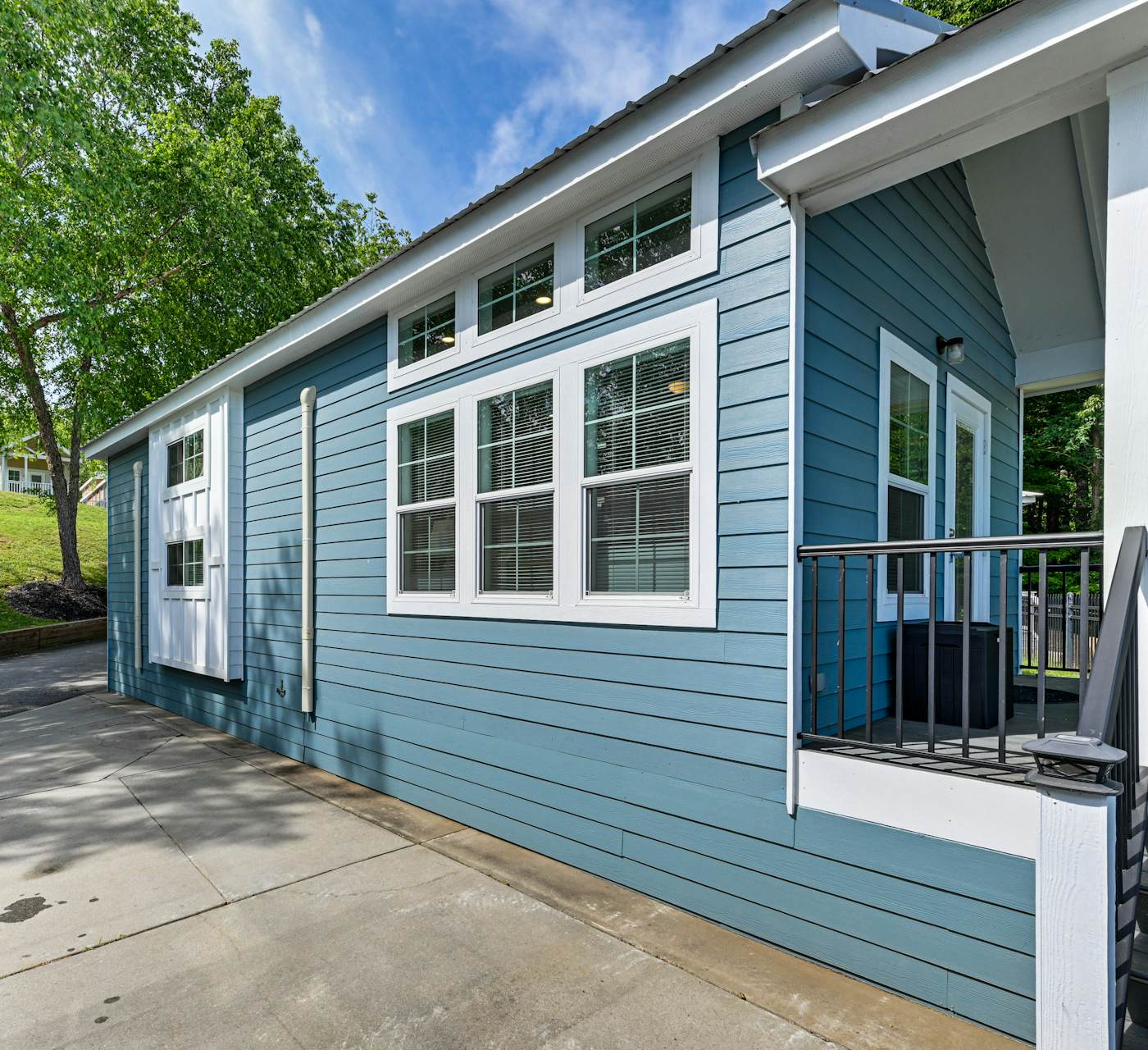 Lake View Tiny Home w/ Pool Access