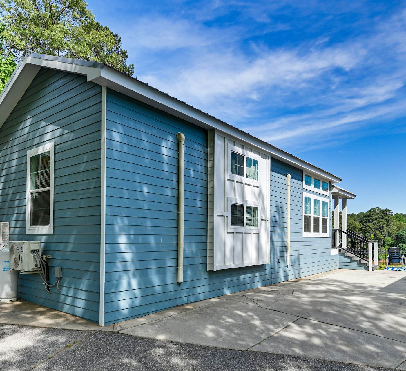 Lake View Tiny Home w/ Pool Access