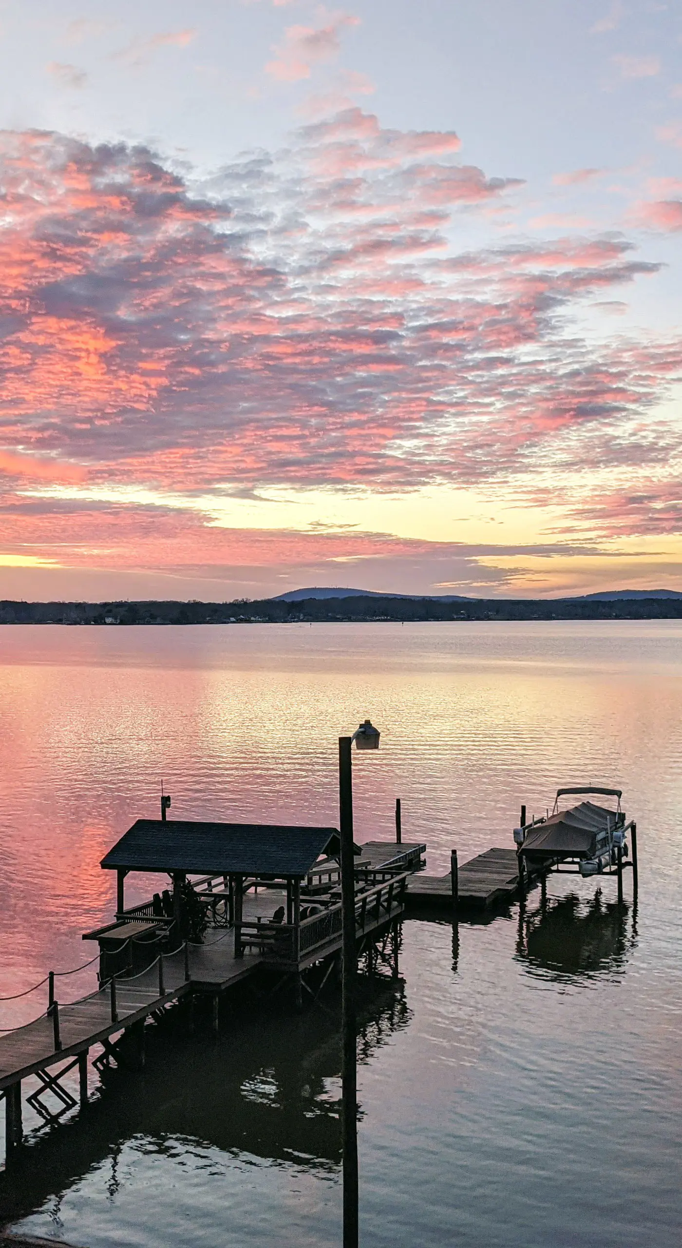 'Sunset Central' - Lake Norman Getaway with Dock
