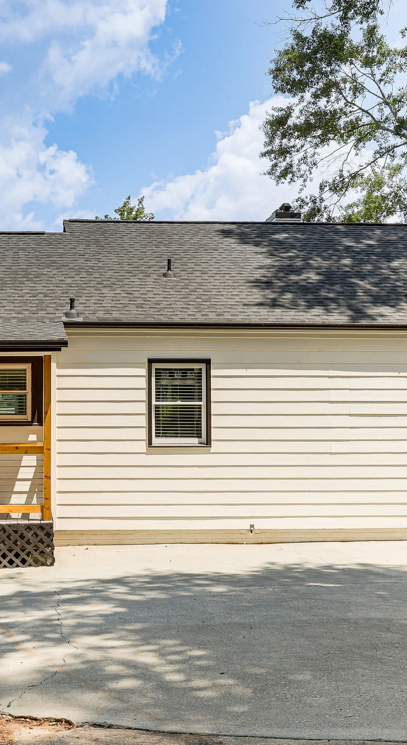 4 Mi to Int’l Soccer & Dtwn Fun: Modern ATL Home