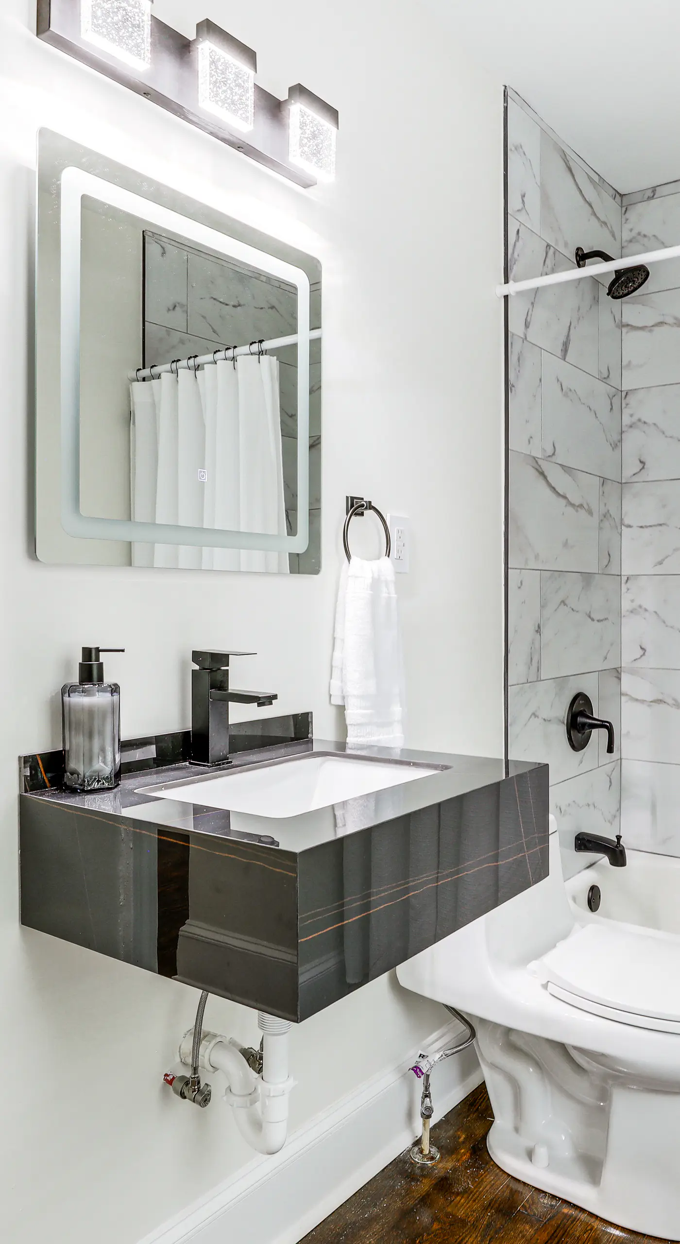 4 Mi to Int’l Soccer & Dtwn Fun: Modern ATL Home