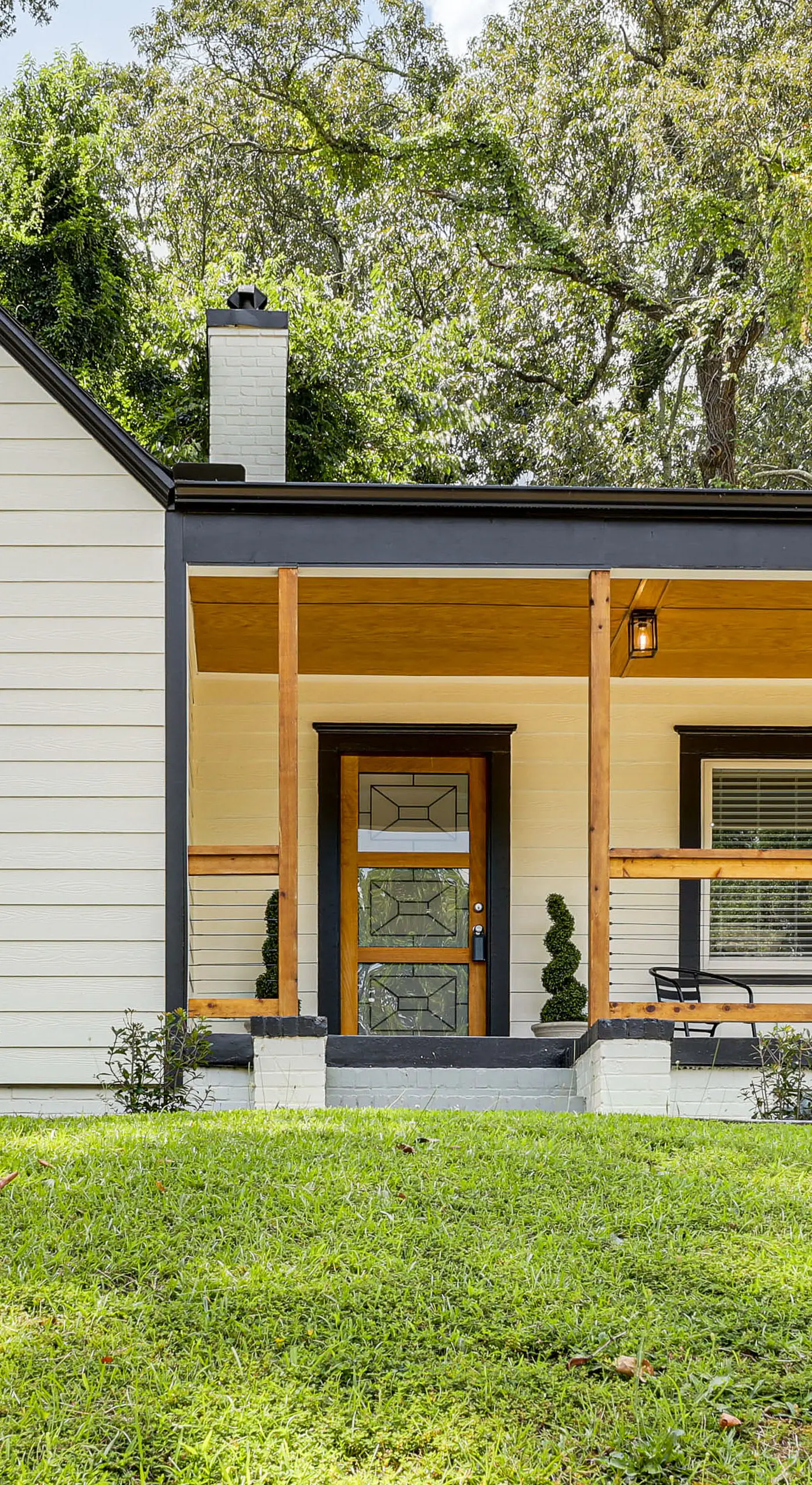 4 Mi to Int’l Soccer & Dtwn Fun: Modern ATL Home