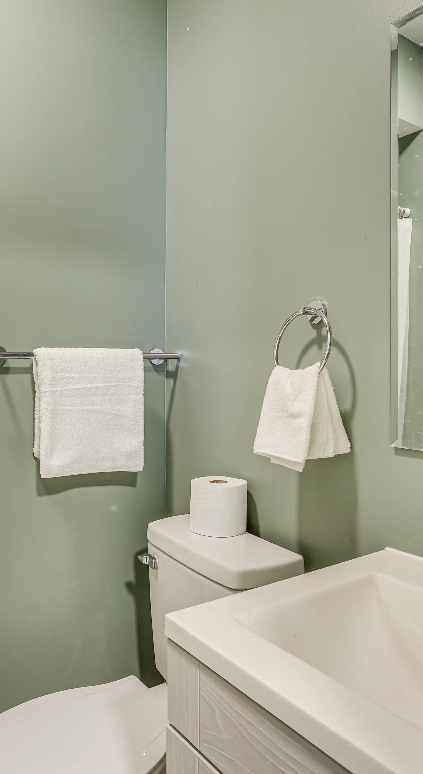 Nurse-Ready Kansas City Townhome Near Hospitals