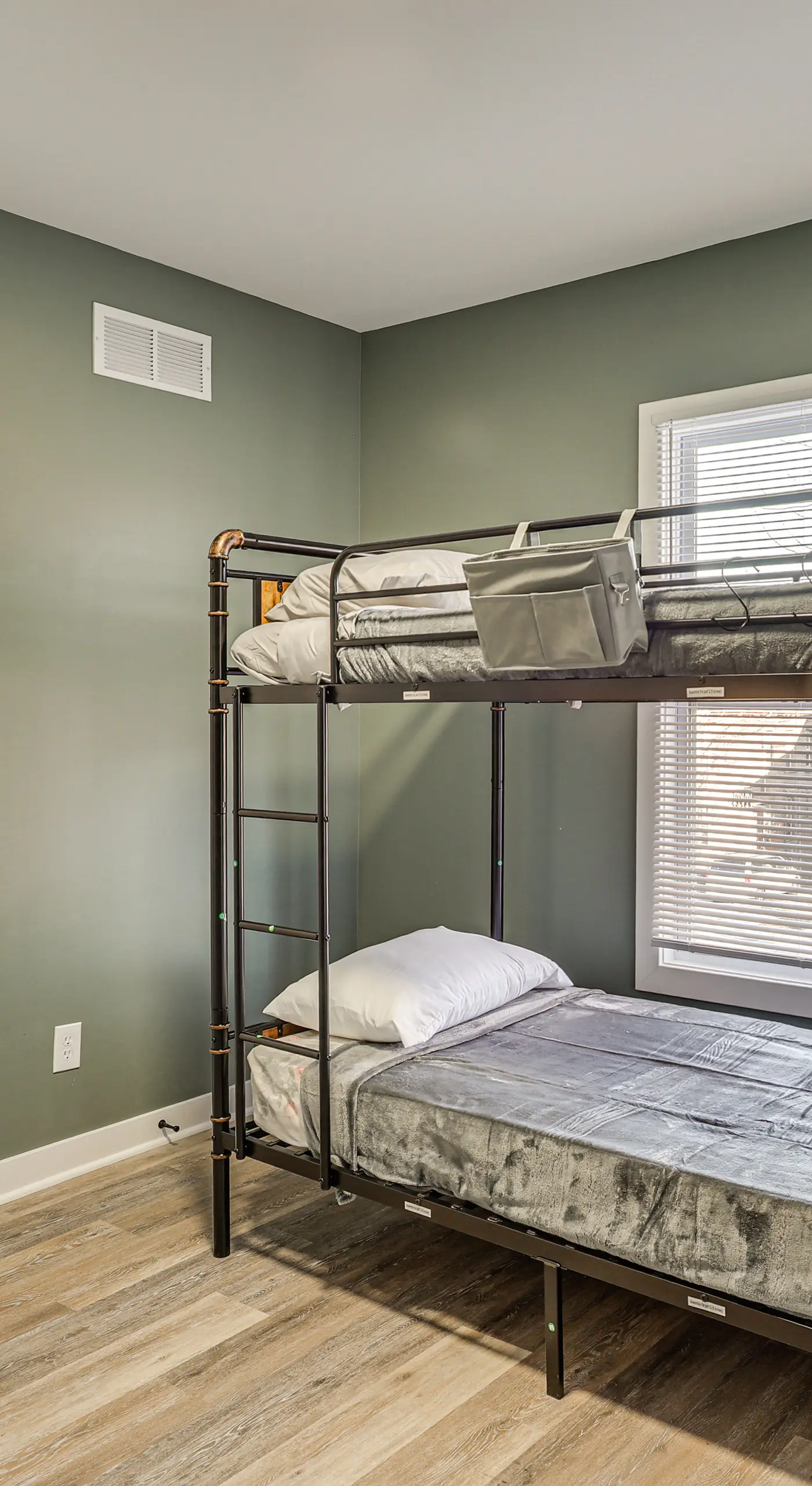 Nurse-Ready Kansas City Townhome Near Hospitals