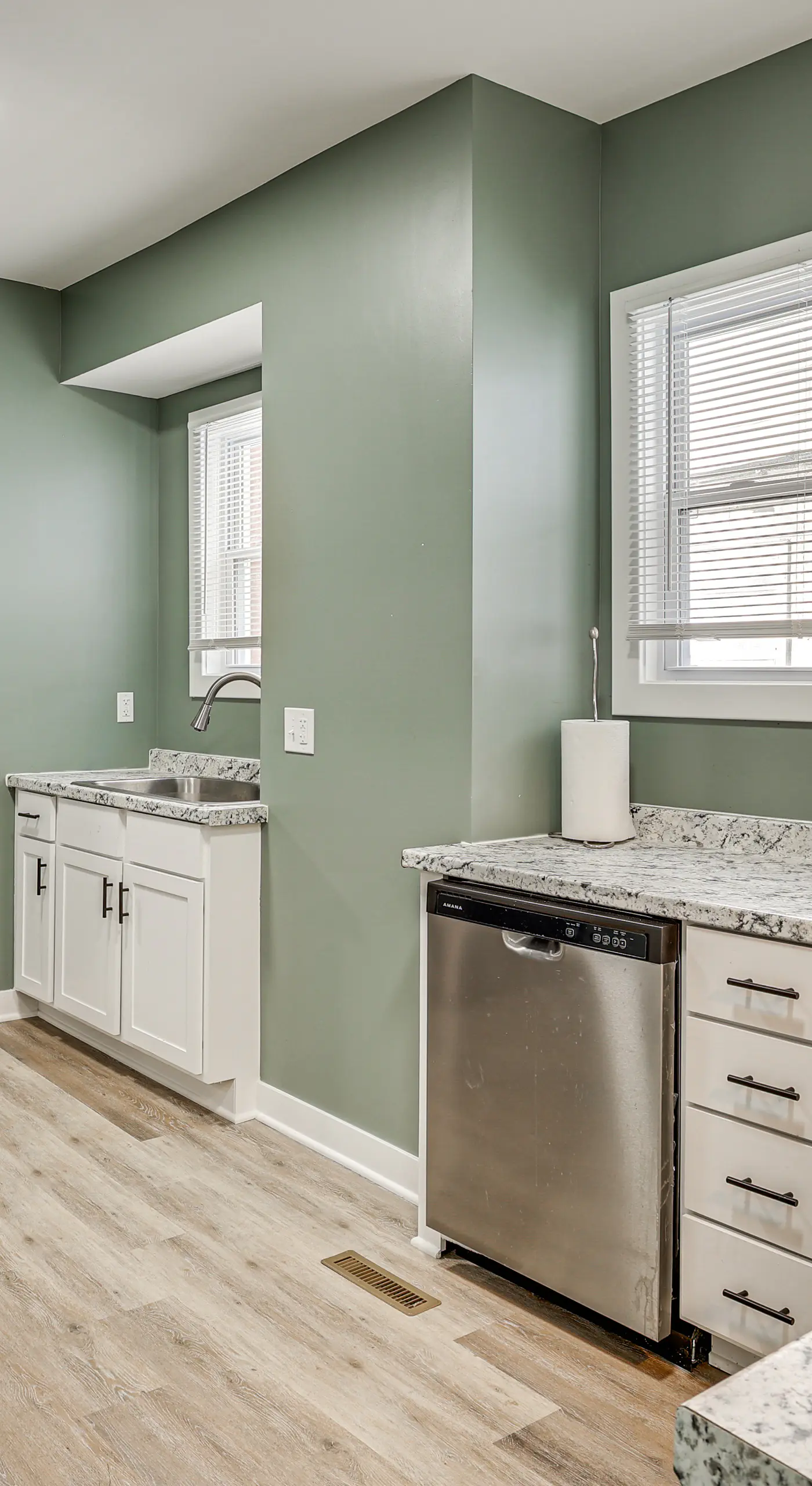 Nurse-Ready Kansas City Townhome Near Hospitals