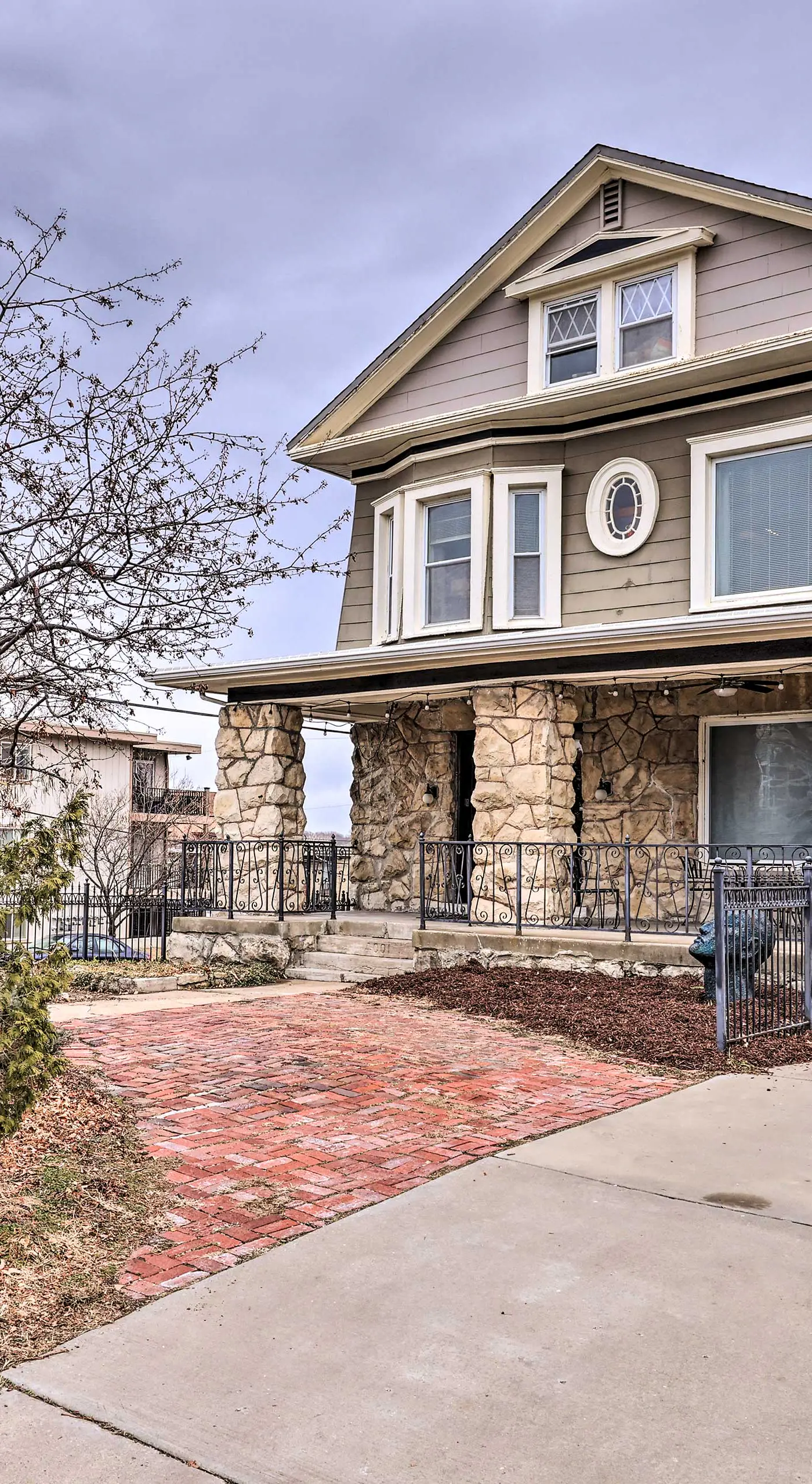 Walkable KC Home Base! Near Sports Events & Fun