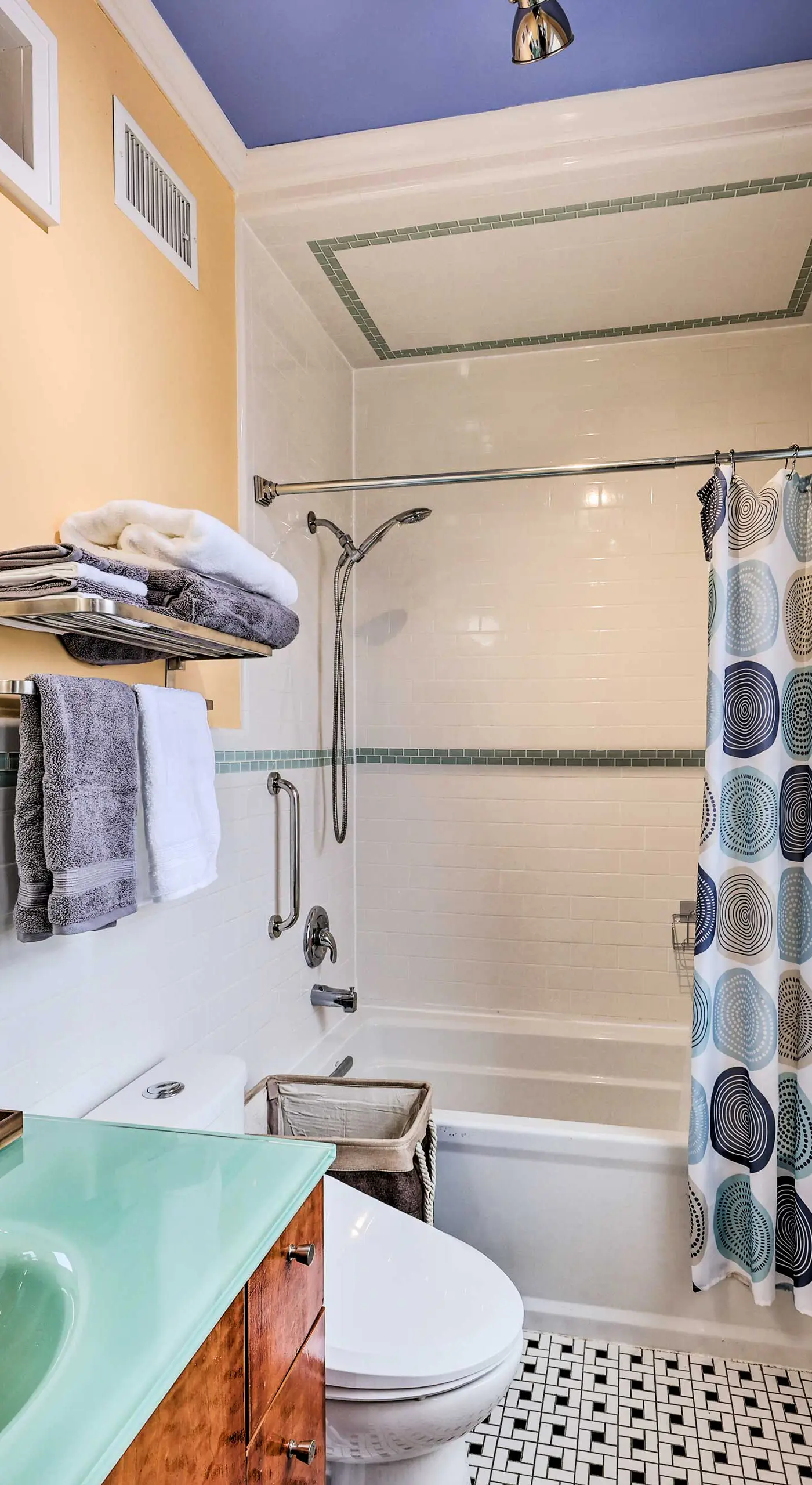 Walkable KC Home Base! Near Sports Events & Fun