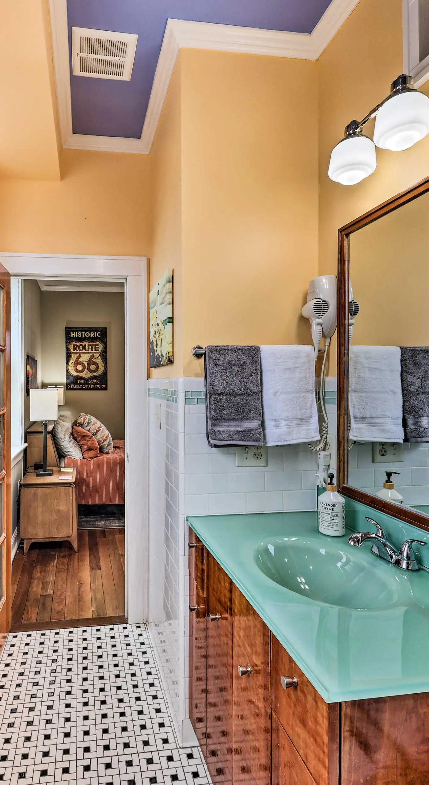 Walkable KC Home Base! Near Sports Events & Fun