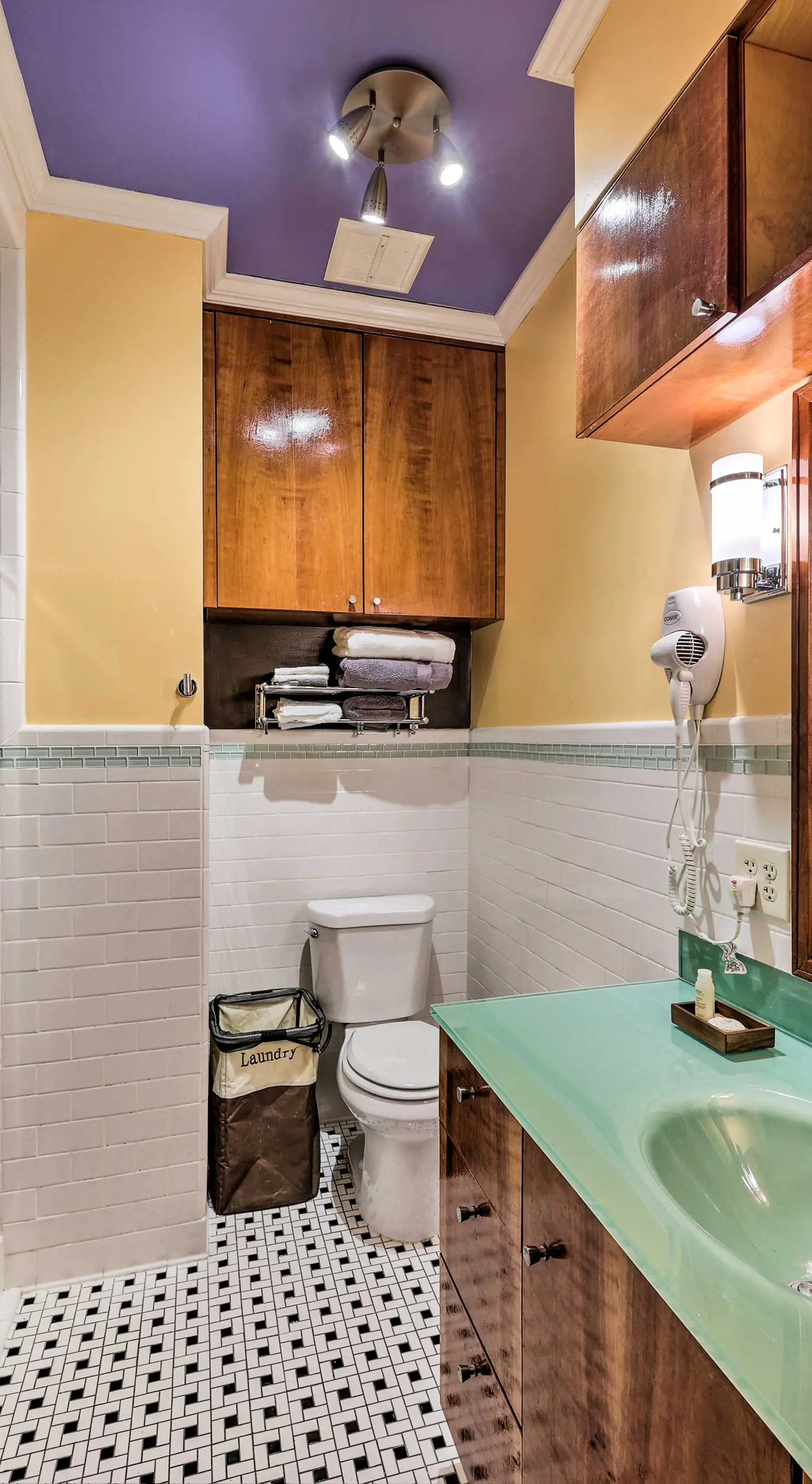 Walkable KC Home Base! Near Sports Events & Fun