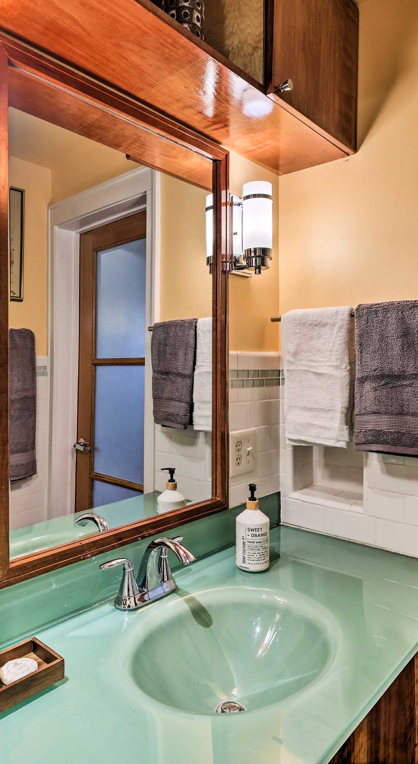 Walkable KC Home Base! Near Sports Events & Fun