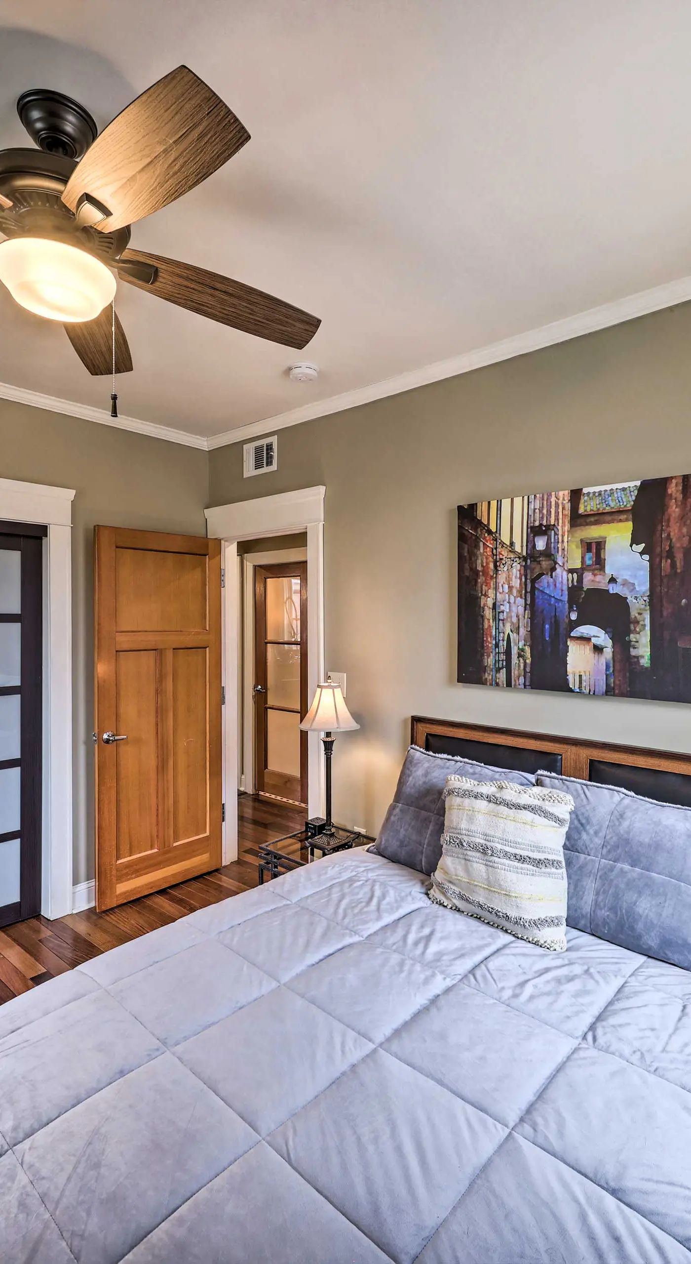 Walkable KC Home Base! Near Sports Events & Fun