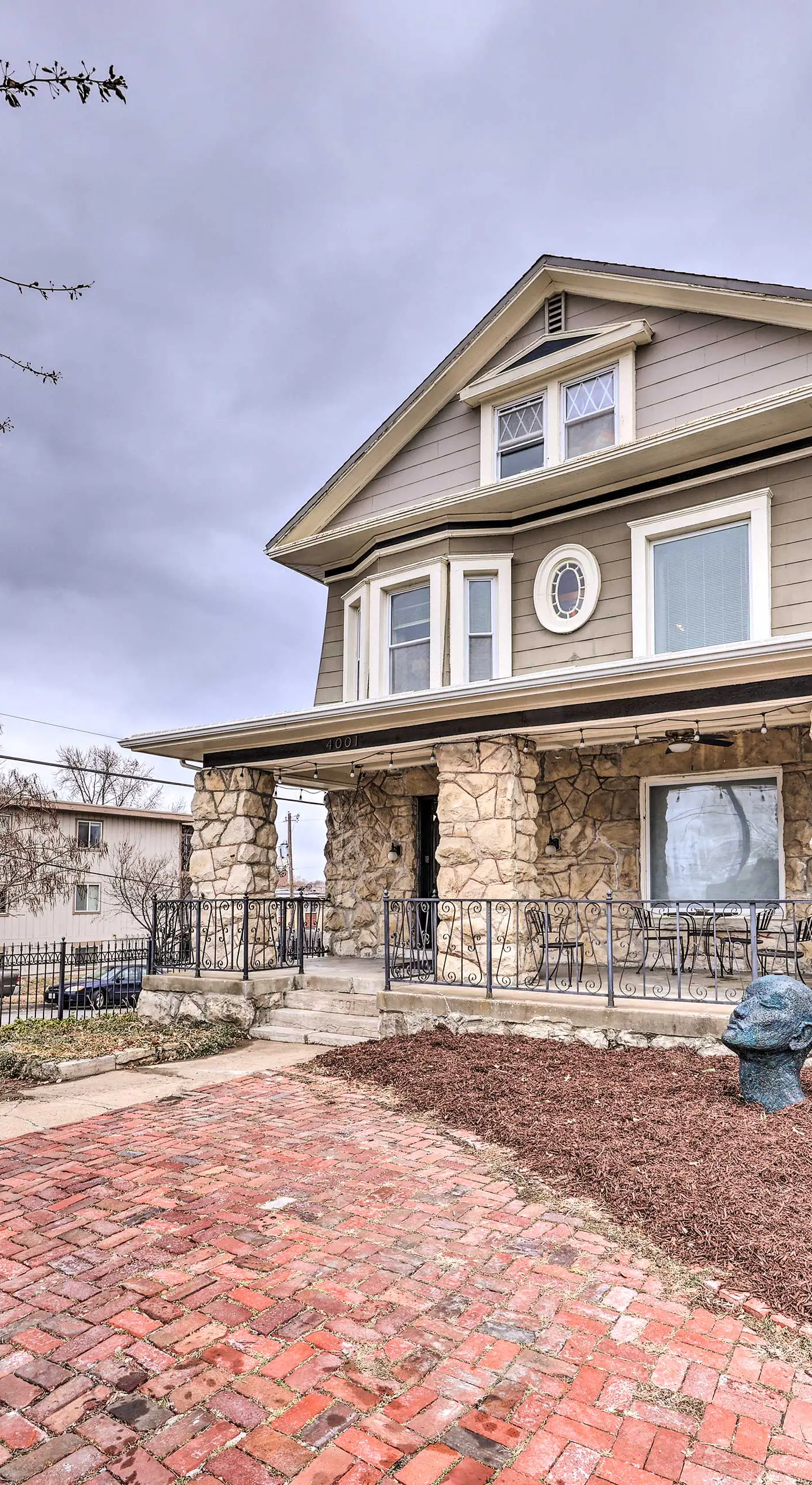 Walkable KC Home Base! Near Sports Events & Fun