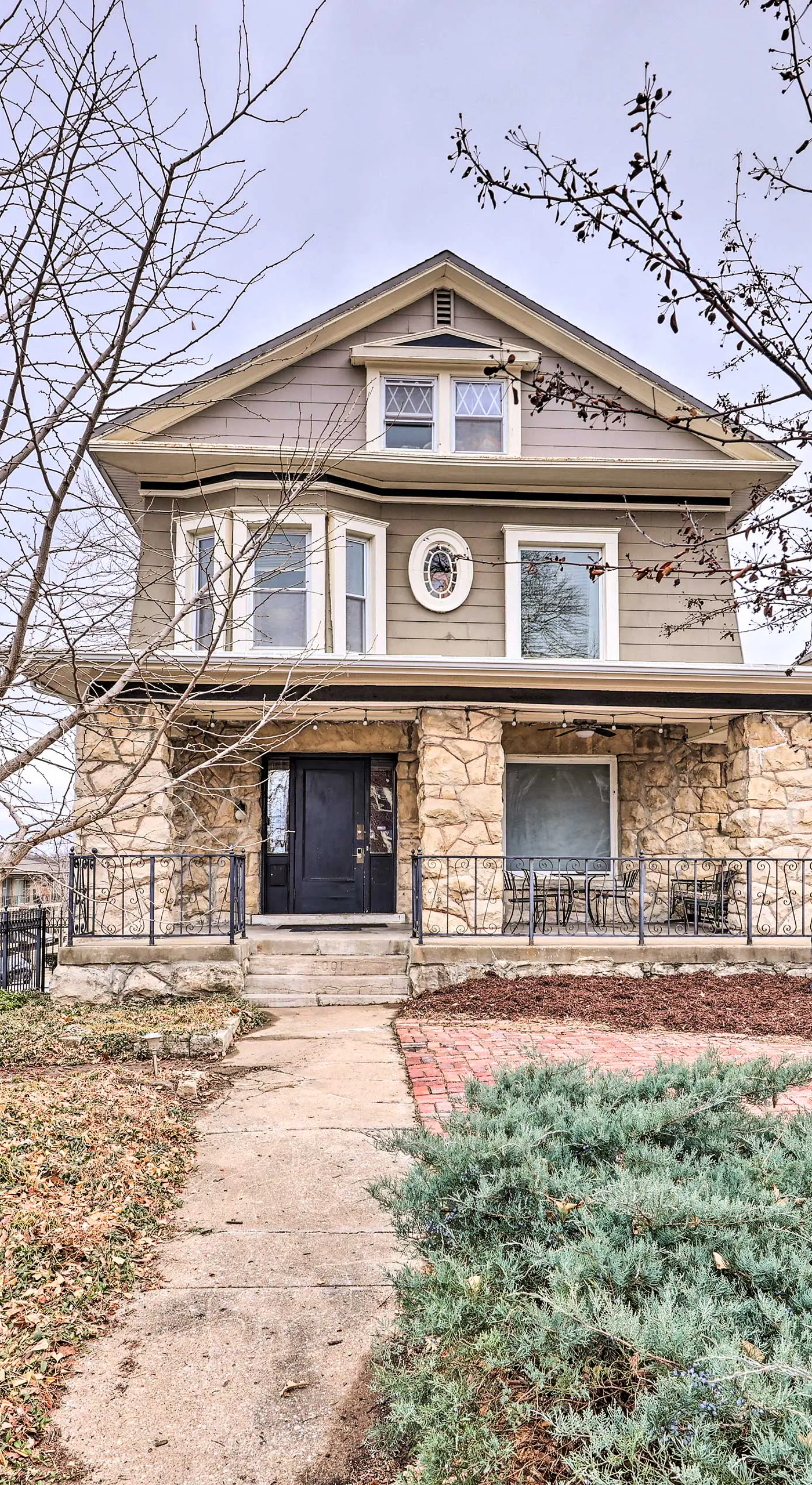 Walkable KC Home Base! Near Sports Events & Fun