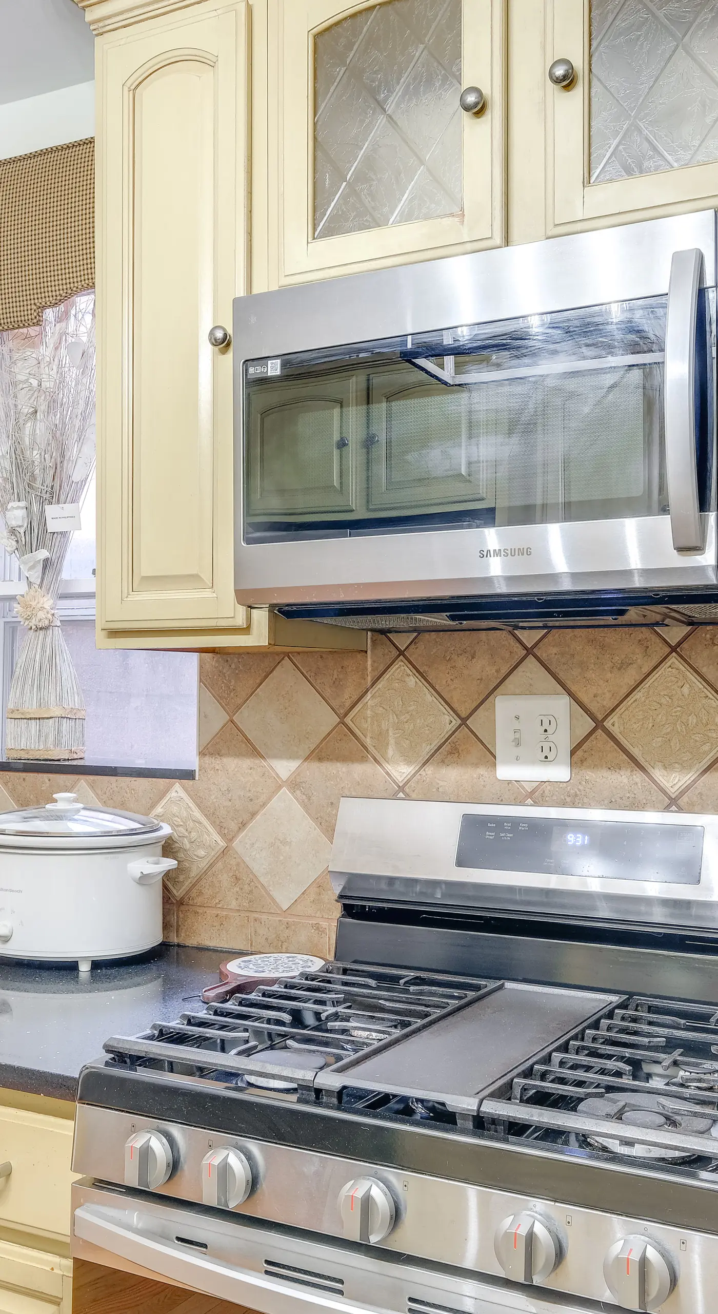 1 Mi to Dtwn: Townhome w/ Patio in Baltimore!