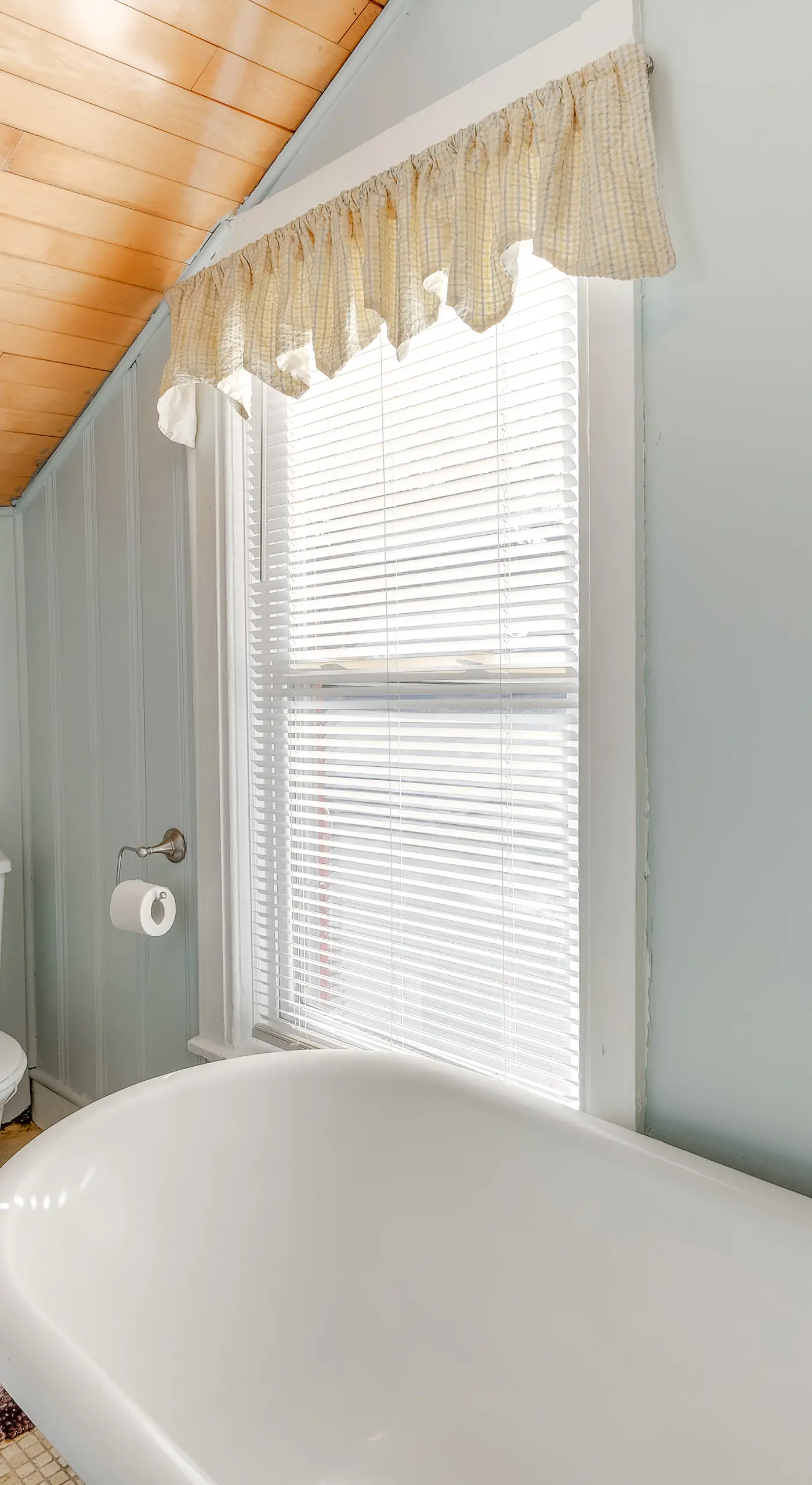 1 Mi to Dtwn: Townhome w/ Patio in Baltimore!
