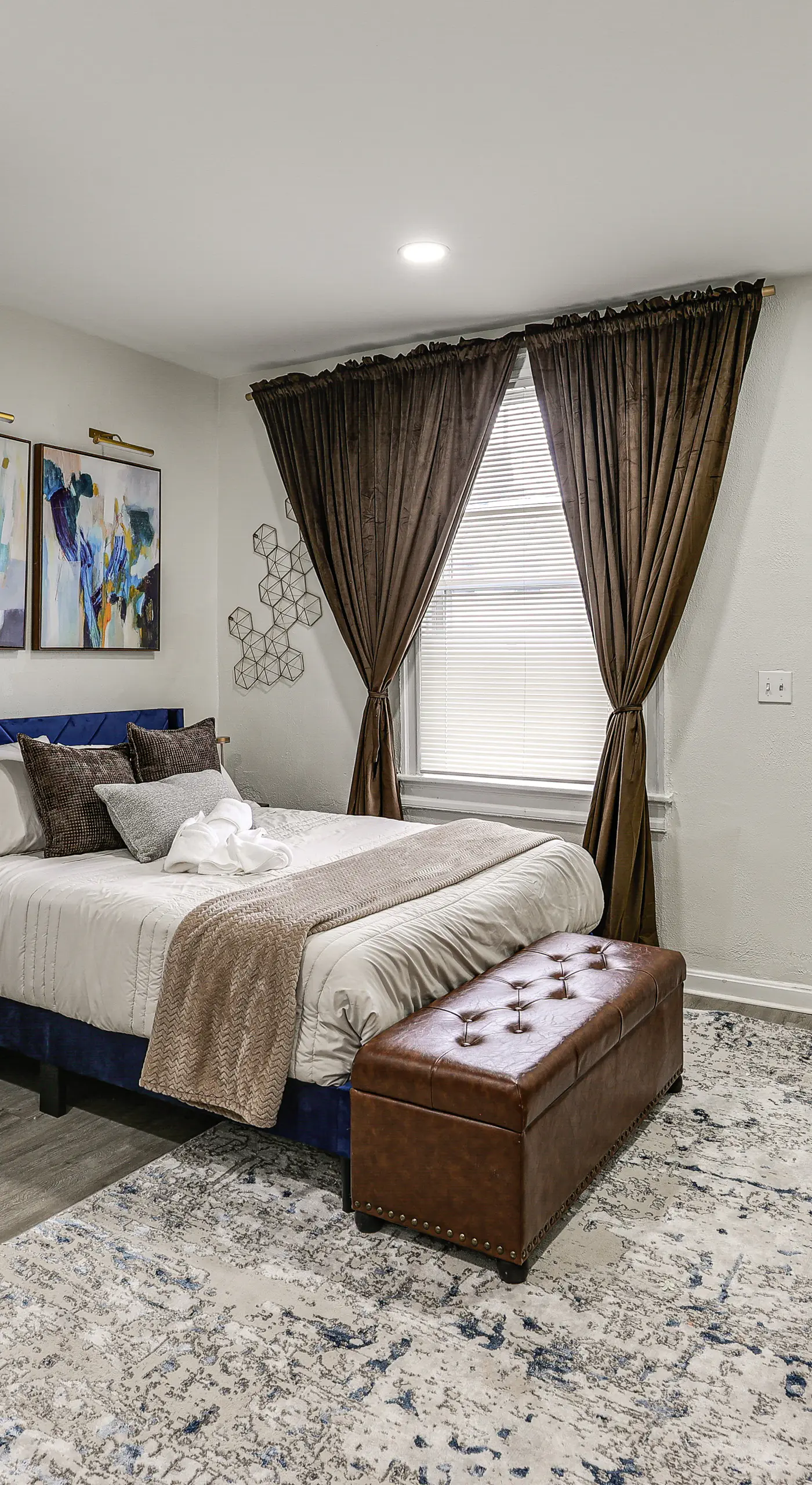 Walk to Patterson Park! Pet-Friendly Townhome
