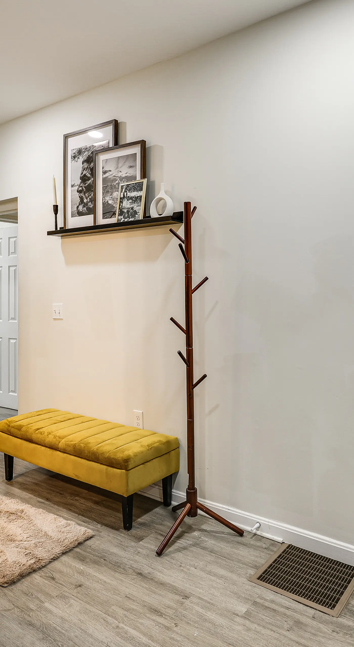 Walk to Patterson Park! Pet-Friendly Townhome