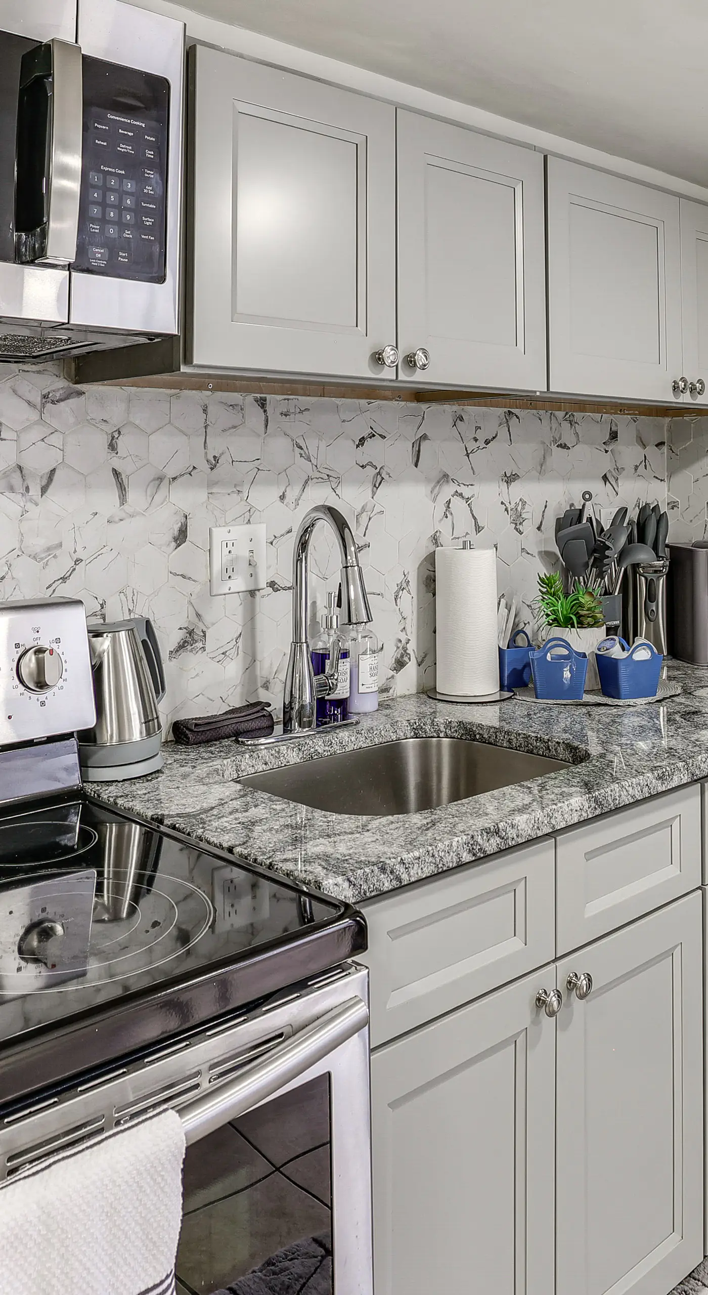 Walk to Patterson Park! Pet-Friendly Townhome