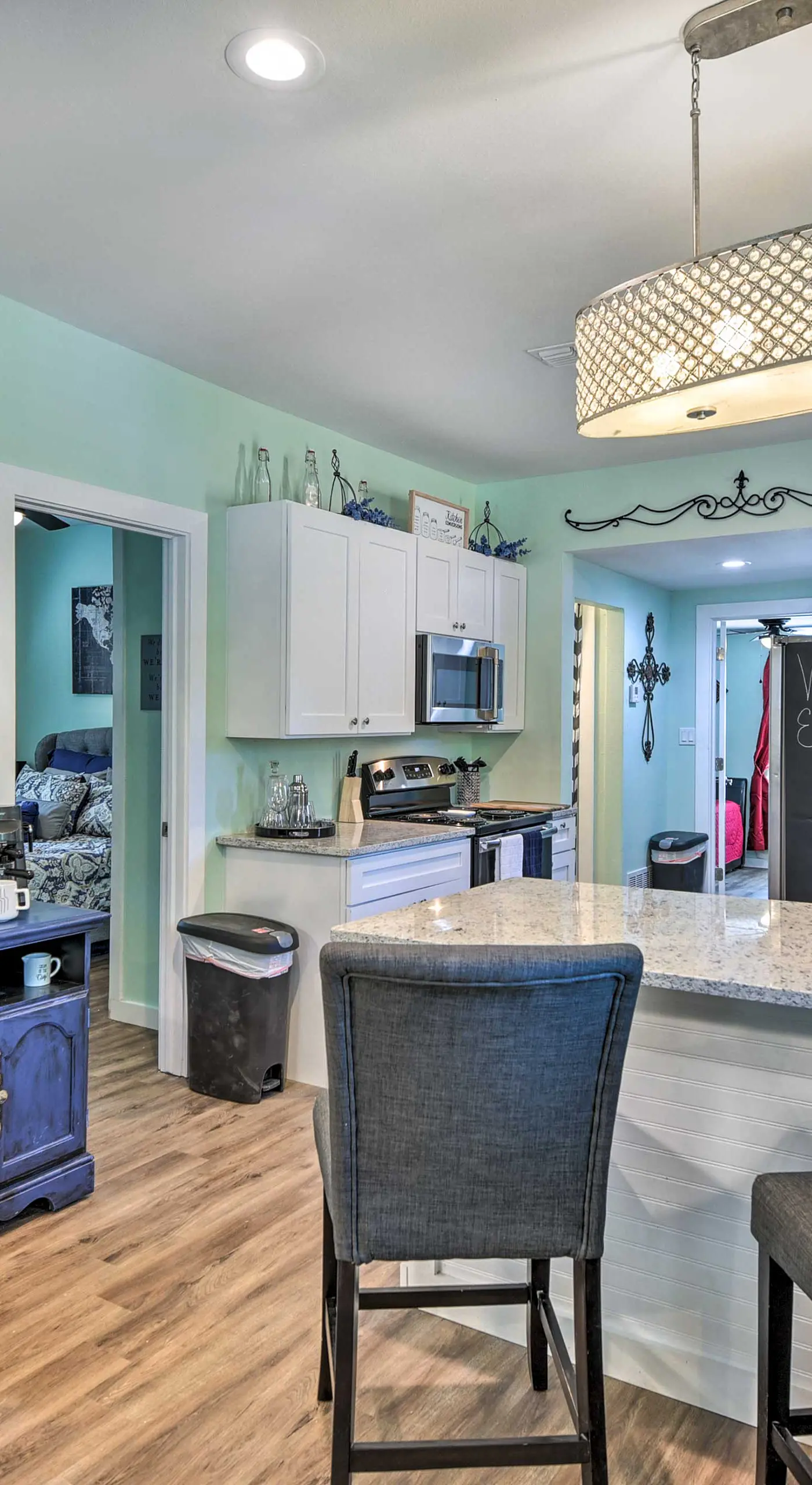 1 Mi to UTA: Arlington Elm Cottage w/ Fenced Yard