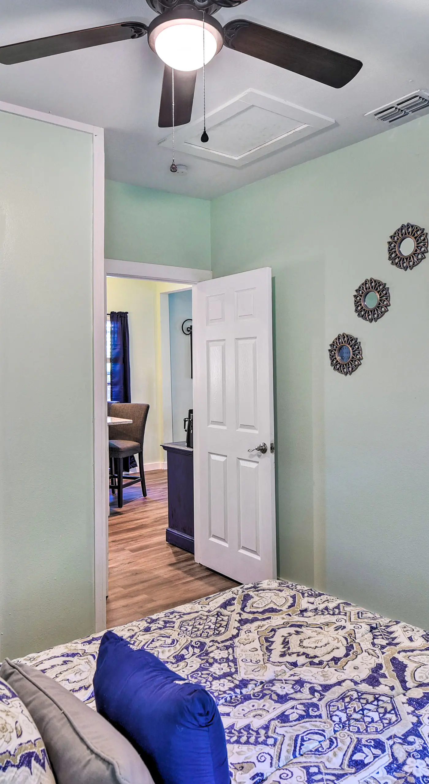 1 Mi to UTA: Arlington Elm Cottage w/ Fenced Yard