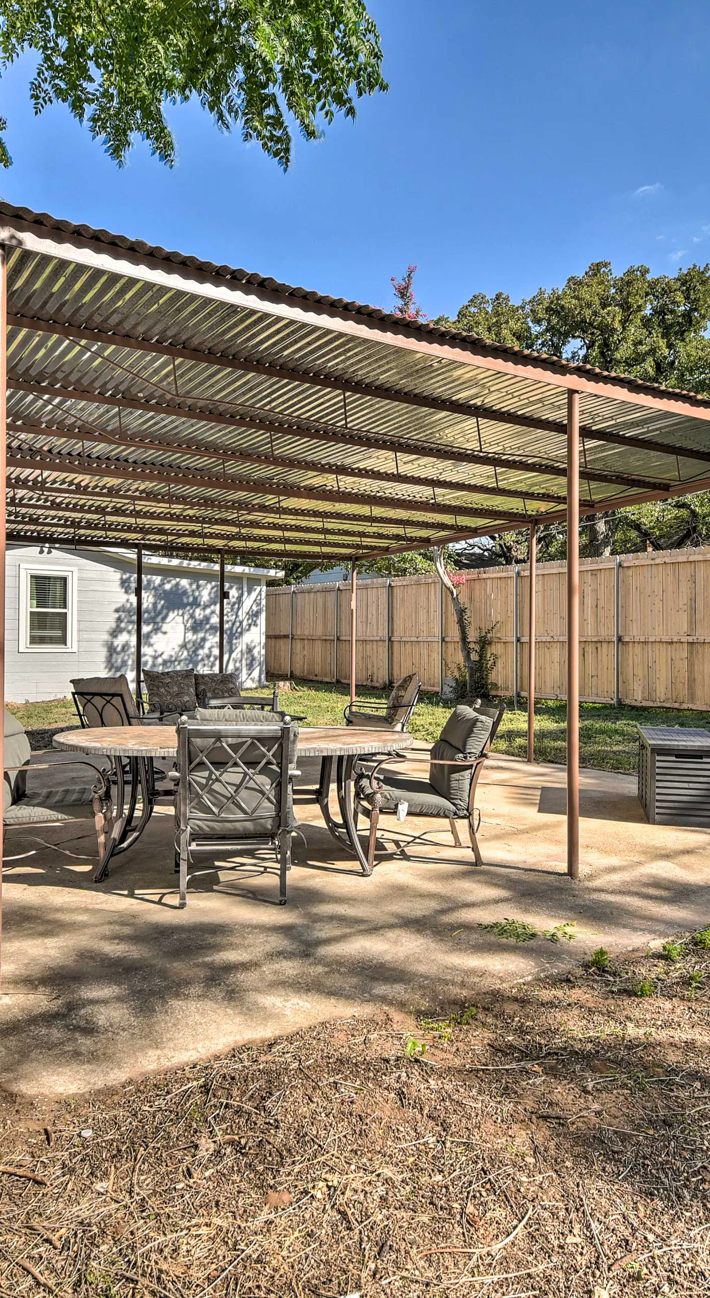1 Mi to UTA: Arlington Elm Cottage w/ Fenced Yard