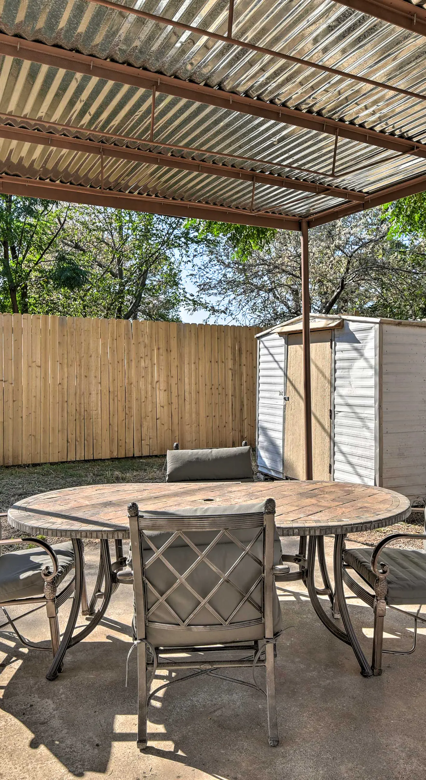 1 Mi to UTA: Arlington Elm Cottage w/ Fenced Yard