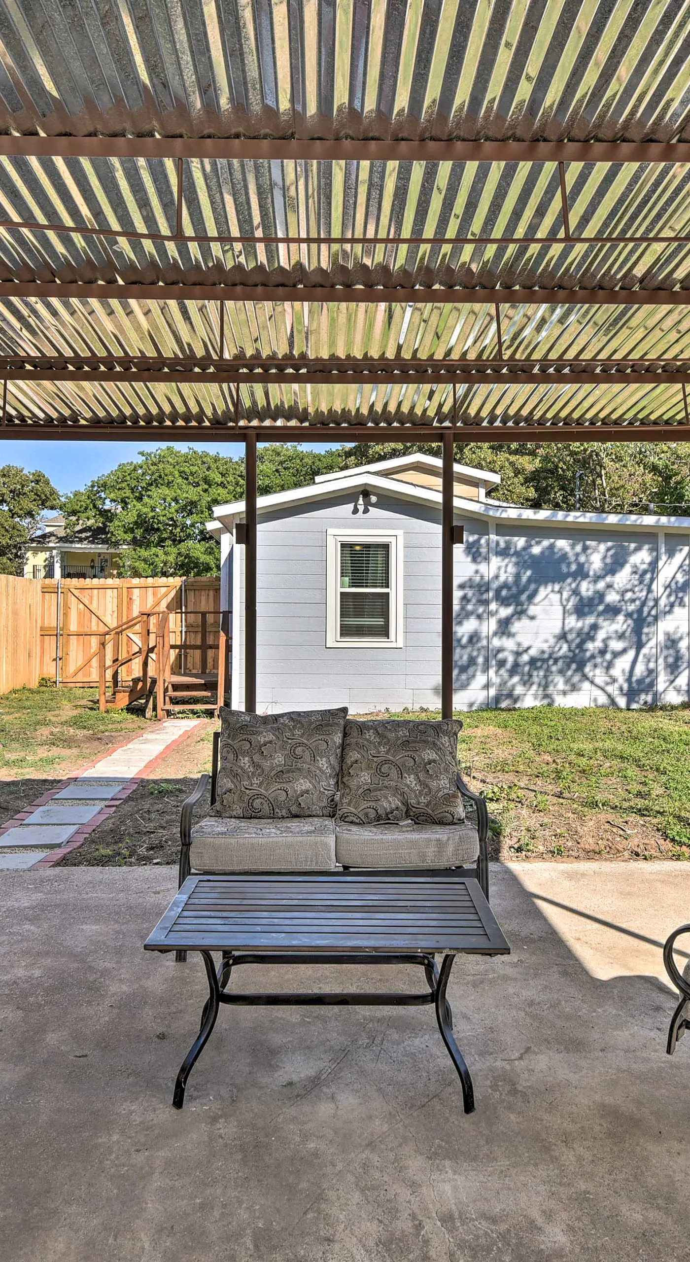 1 Mi to UTA: Arlington Elm Cottage w/ Fenced Yard