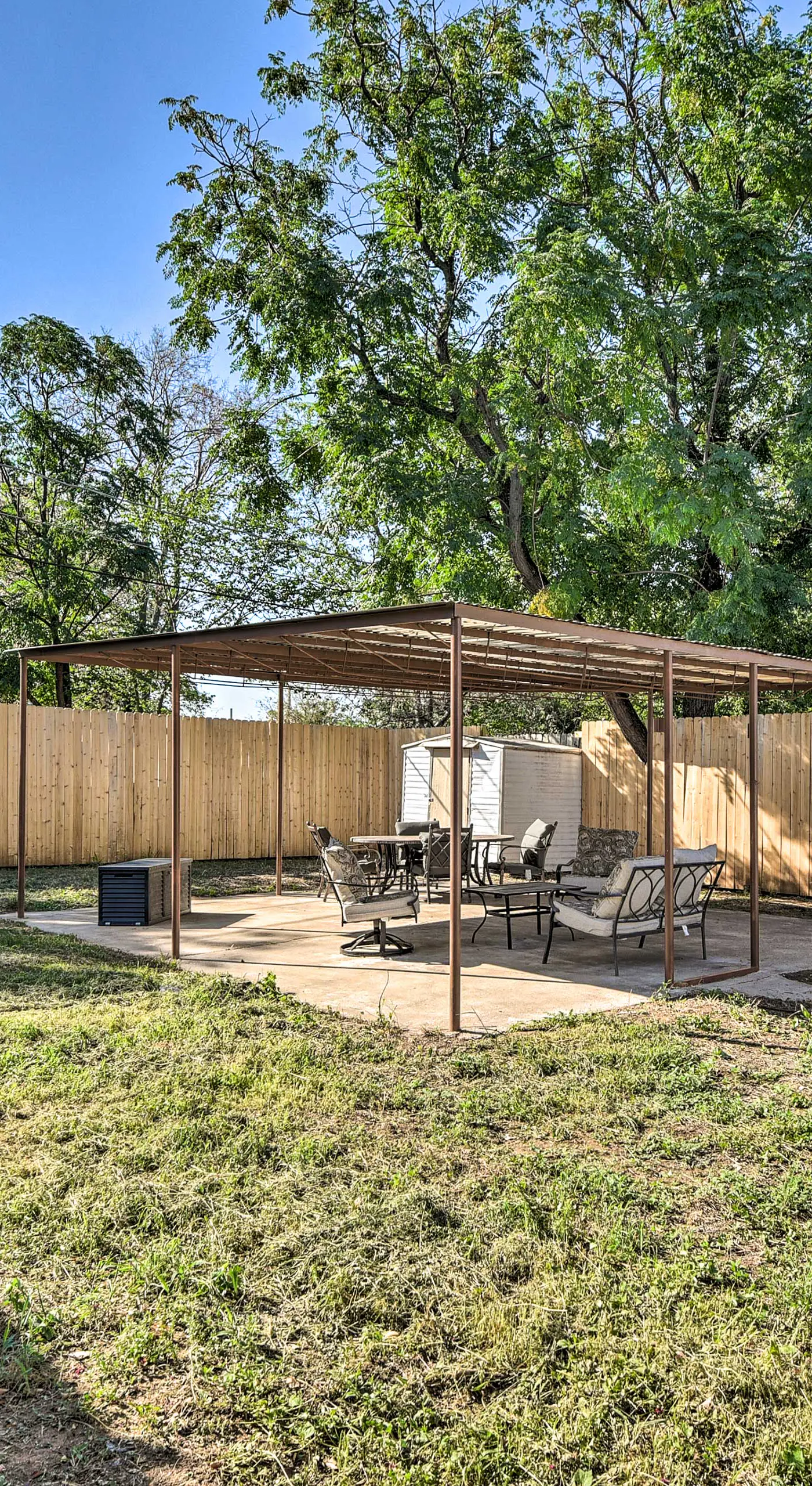 1 Mi to UTA: Arlington Elm Cottage w/ Fenced Yard