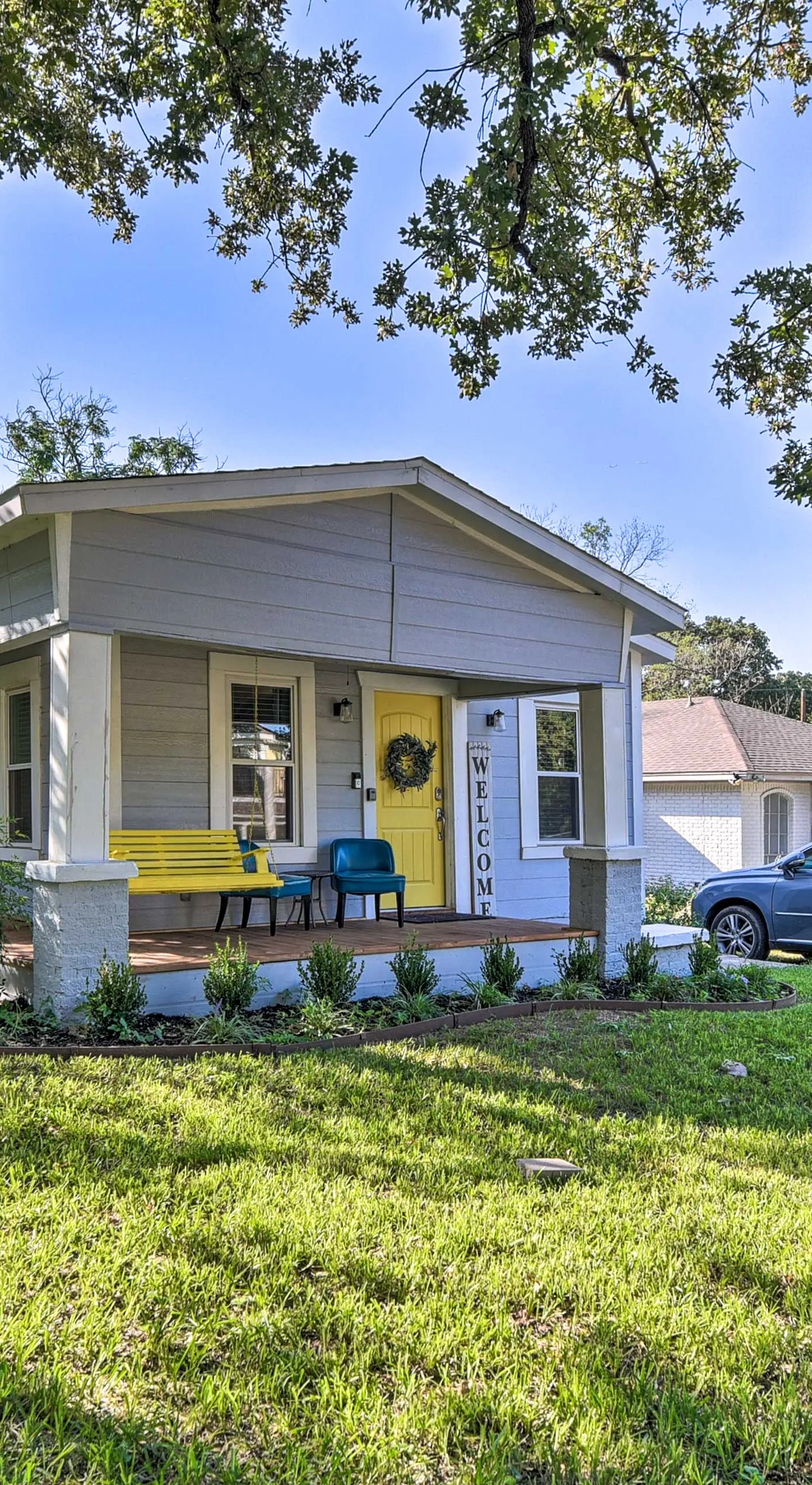 1 Mi to UTA: Arlington Elm Cottage w/ Fenced Yard