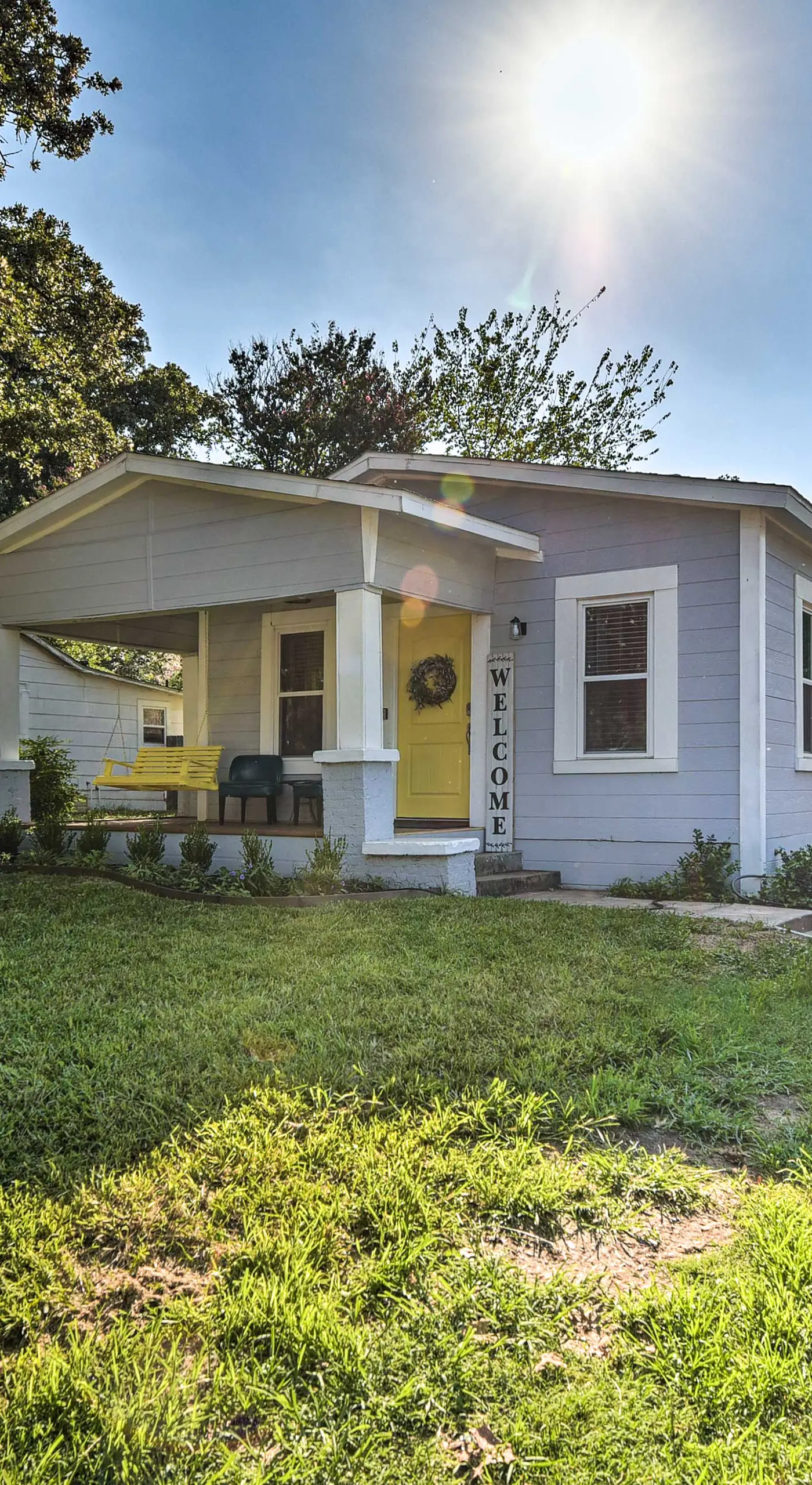 1 Mi to UTA: Arlington Elm Cottage w/ Fenced Yard