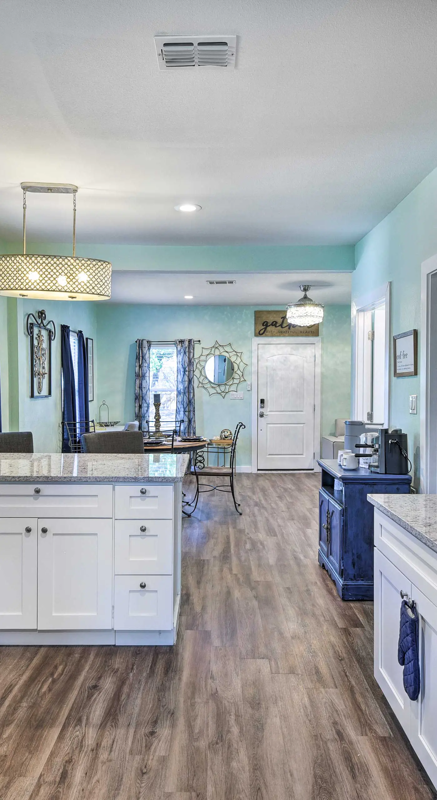 1 Mi to UTA: Arlington Elm Cottage w/ Fenced Yard