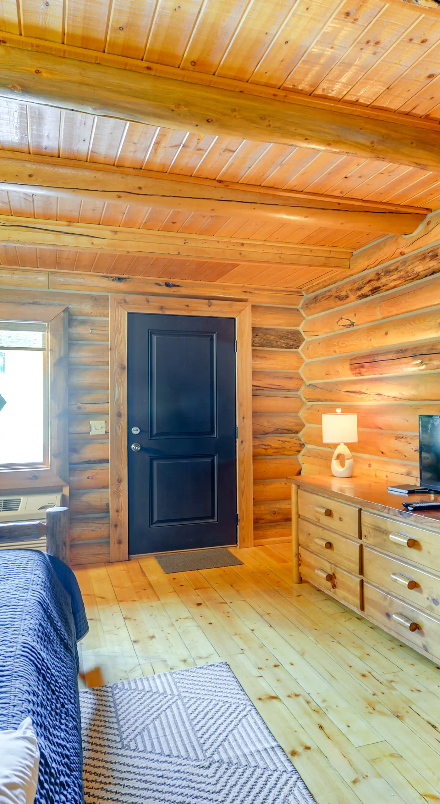 Cozy Mountain Condo Across From Snow King Ski Mtn!