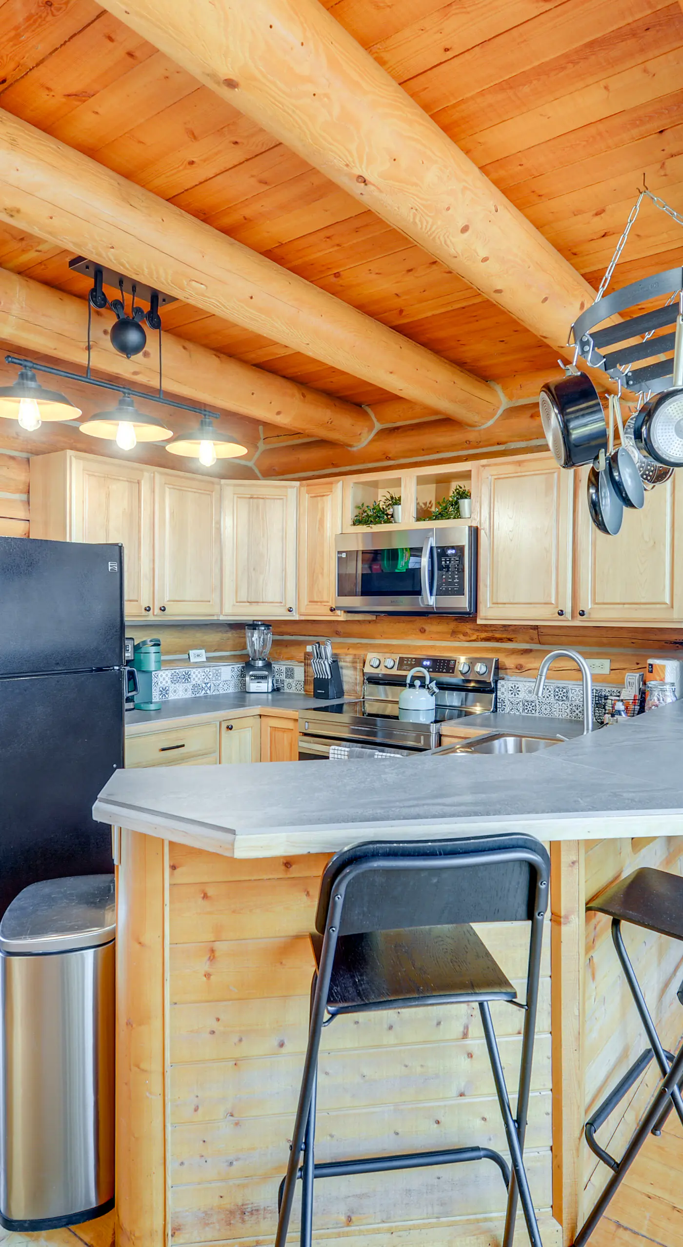 Cozy Mountain Condo Across From Snow King Ski Mtn!