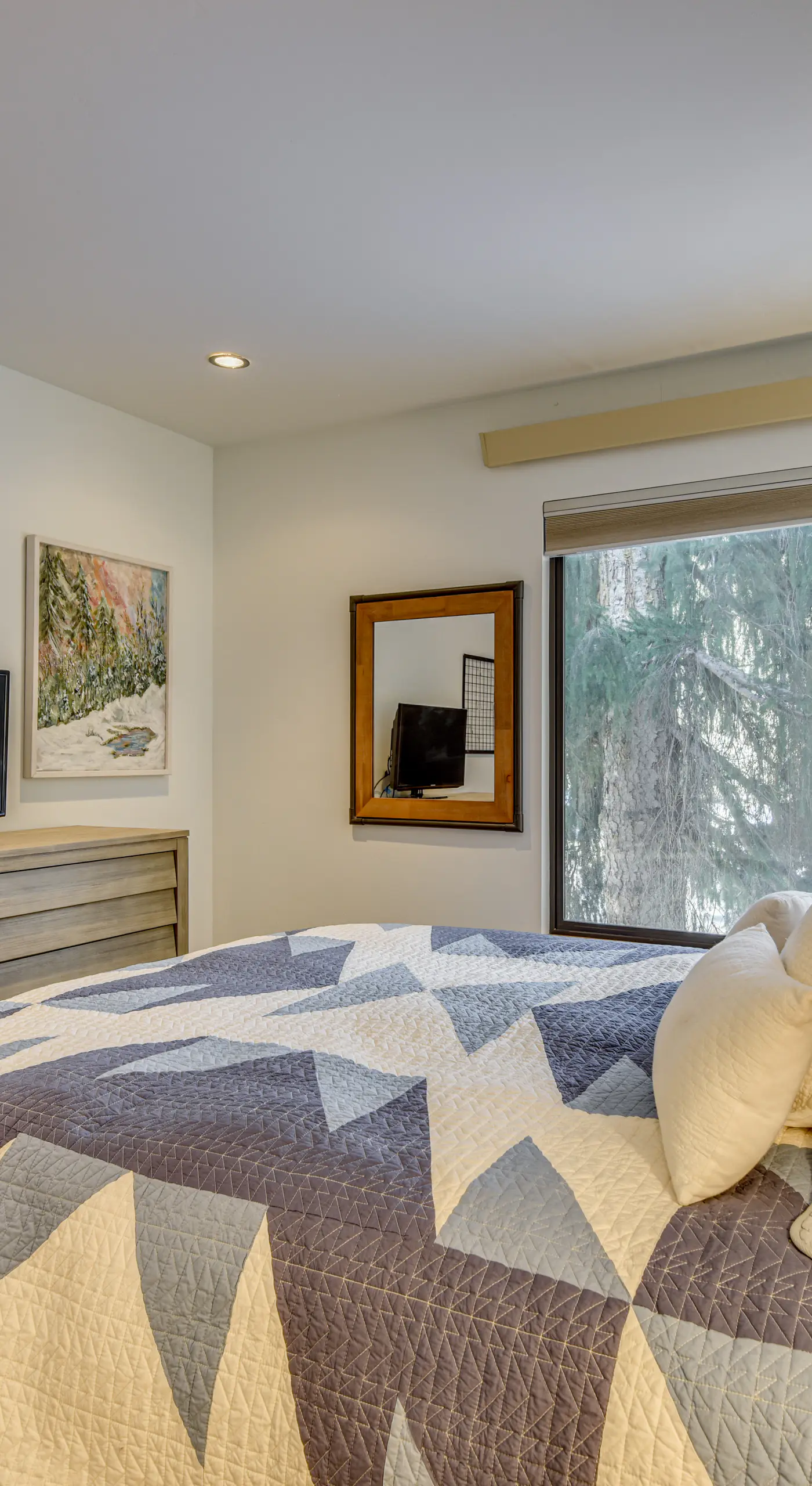 Walk to Town & Slopes, Views, SPA & Sauna Access