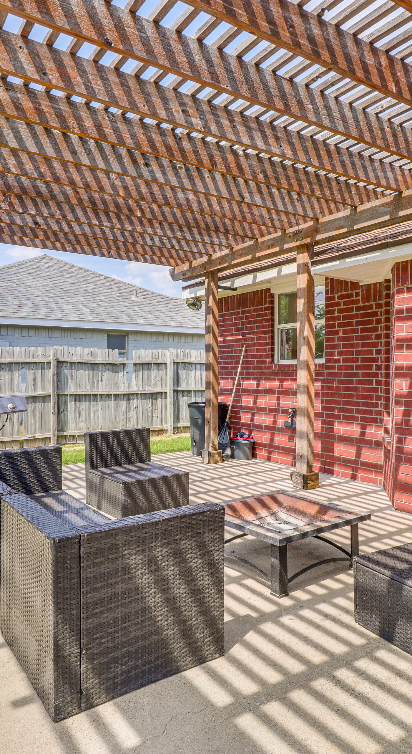 Fenced-In Yard: Family Home 4 Mi to Dtwn Killeen!