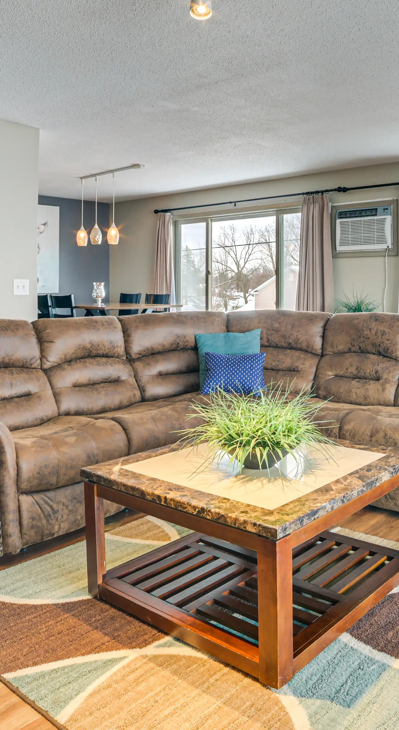 Lake Views & Grill: Walk to Dtwn & Lake Huron