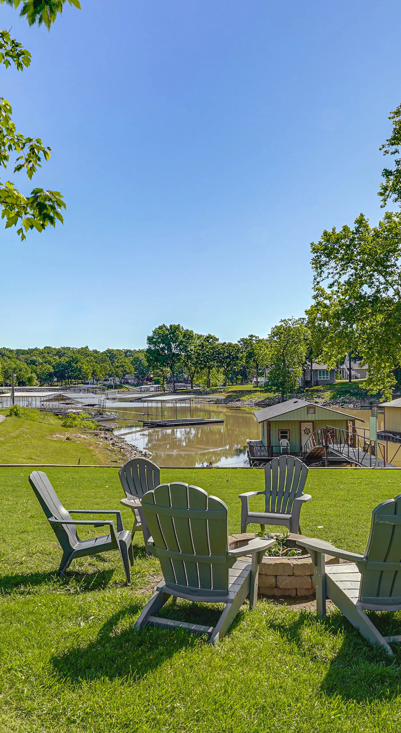 Kayaks & Boat Dock: Waterfront Home in Grove