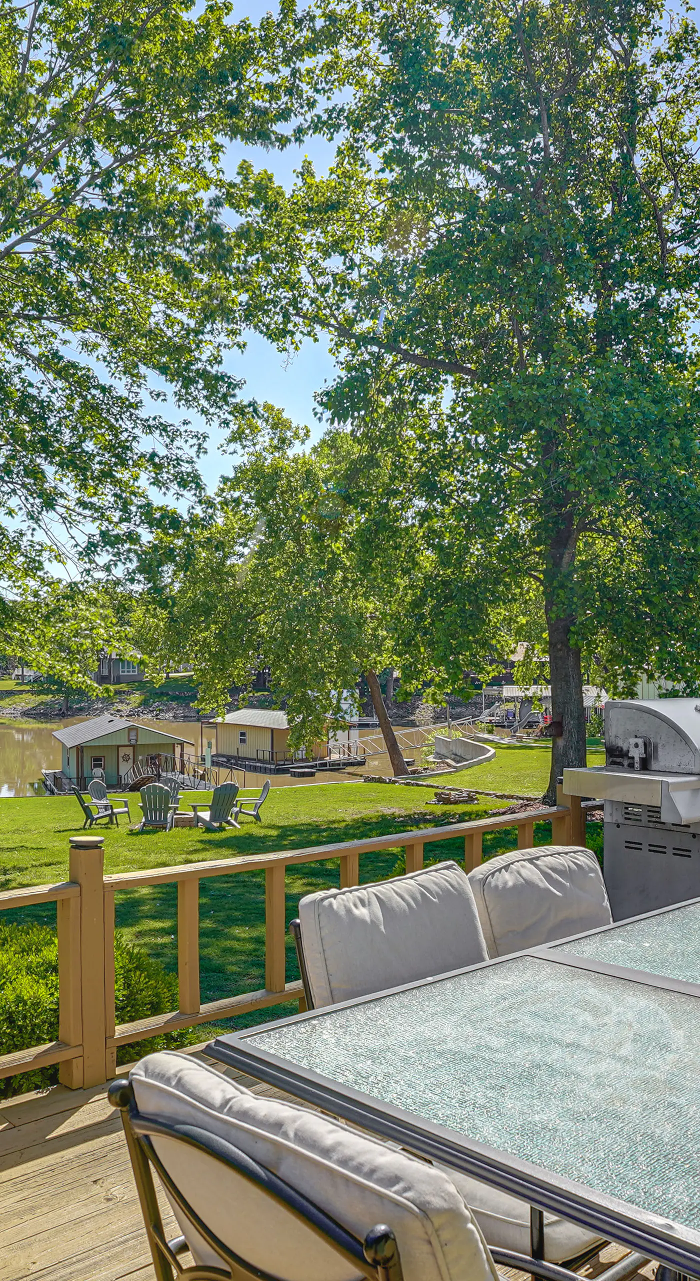 Kayaks & Boat Dock: Waterfront Home in Grove